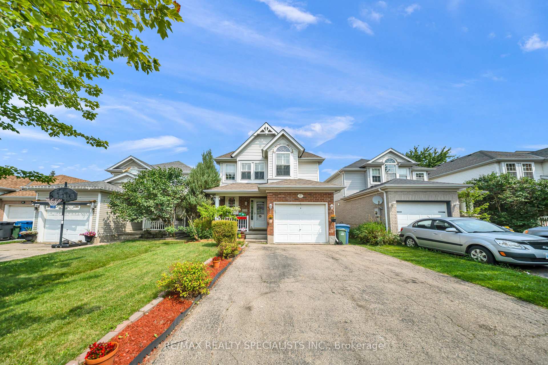 Photo 3 of 17 Buckthorn Crescent W, Guelph, Grange Road — HOMEH