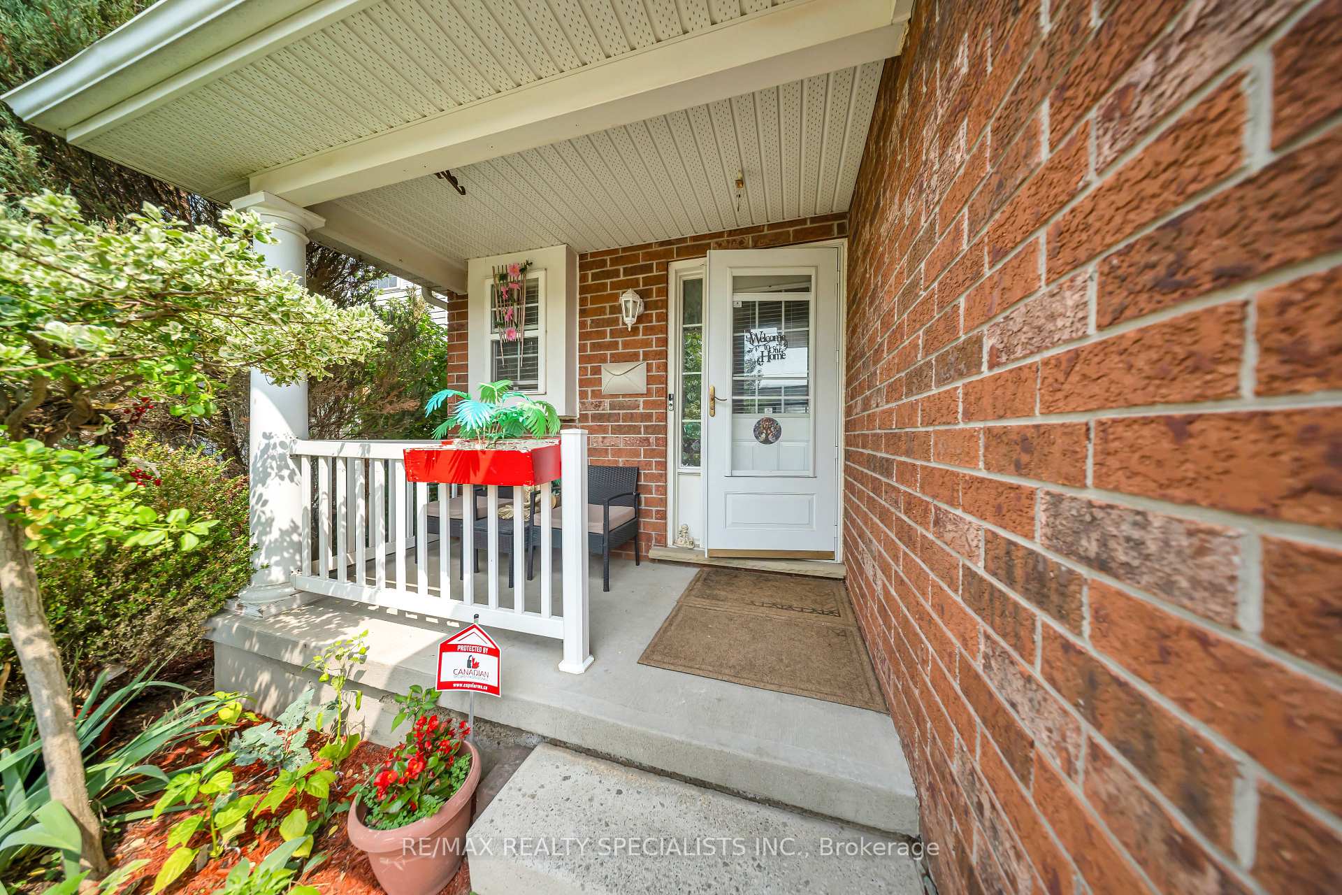 Photo 4 of 17 Buckthorn Crescent W, Guelph, Grange Road — HOMEH