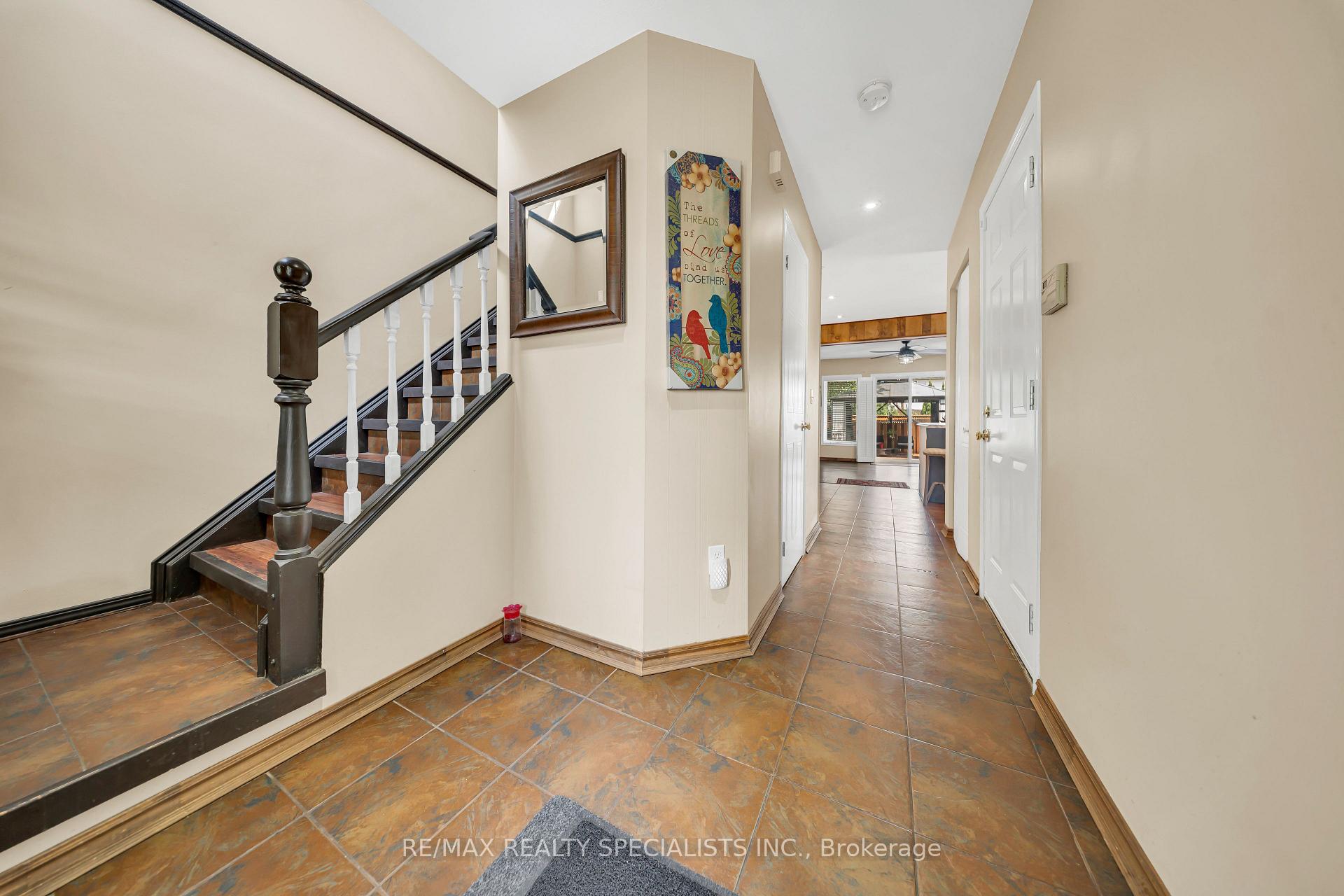 Photo 5 of 17 Buckthorn Crescent W, Guelph, Grange Road — HOMEH