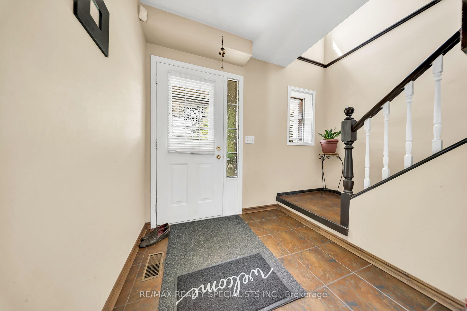Photo 6 of 17 Buckthorn Crescent W, Guelph, Grange Road — HOMEH