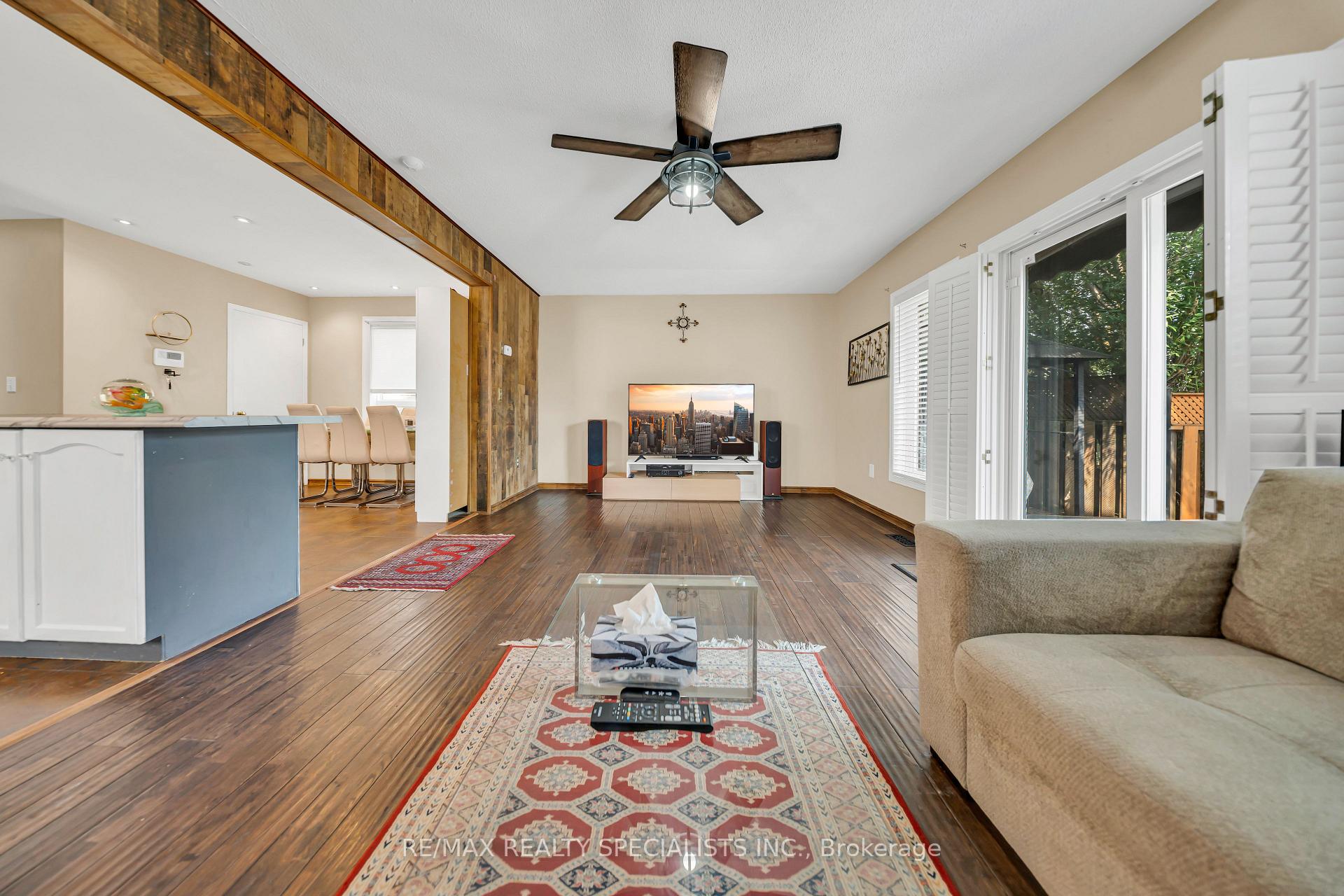 Photo 9 of 17 Buckthorn Crescent W, Guelph, Grange Road — HOMEH