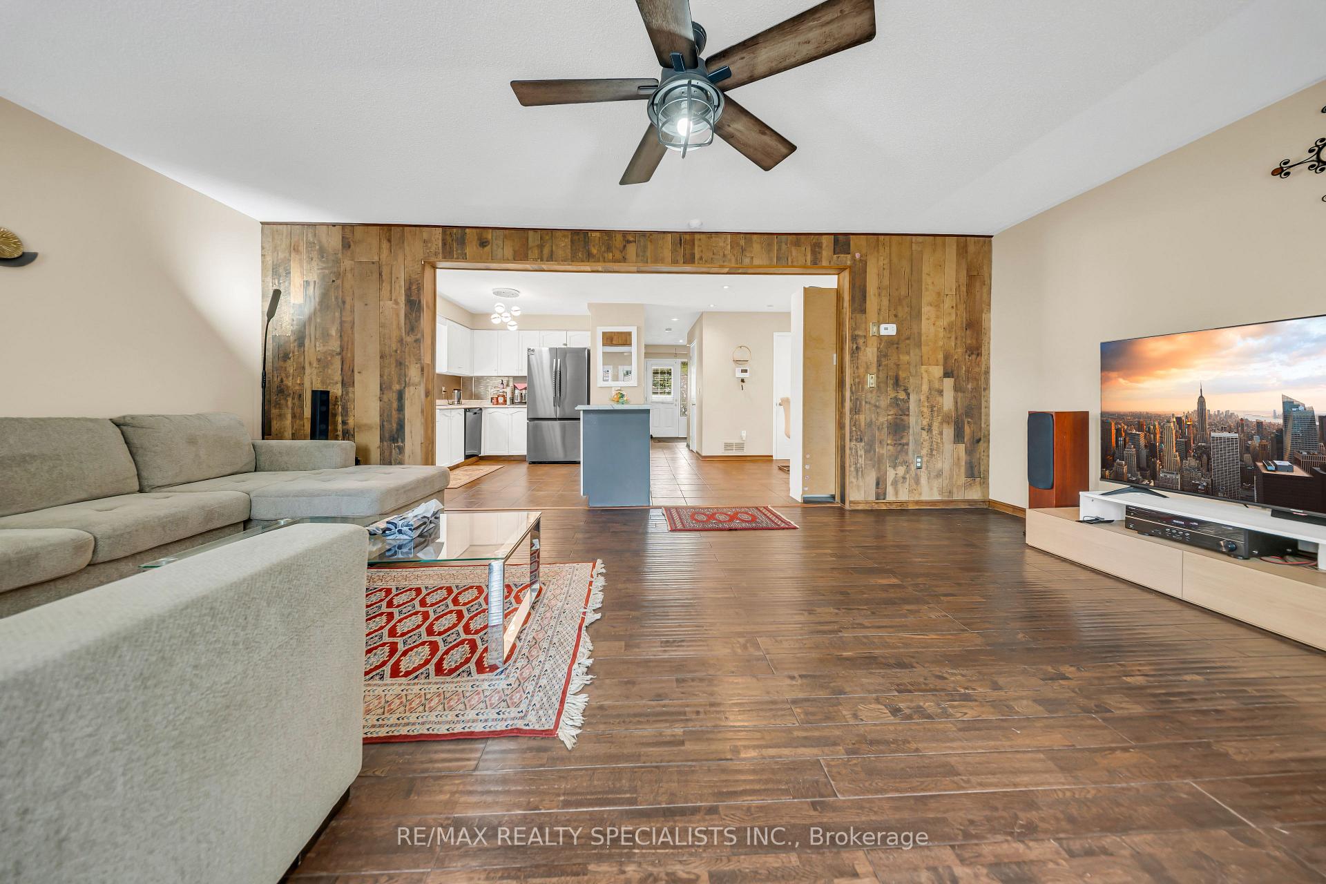 Photo 10 of 17 Buckthorn Crescent W, Guelph, Grange Road — HOMEH