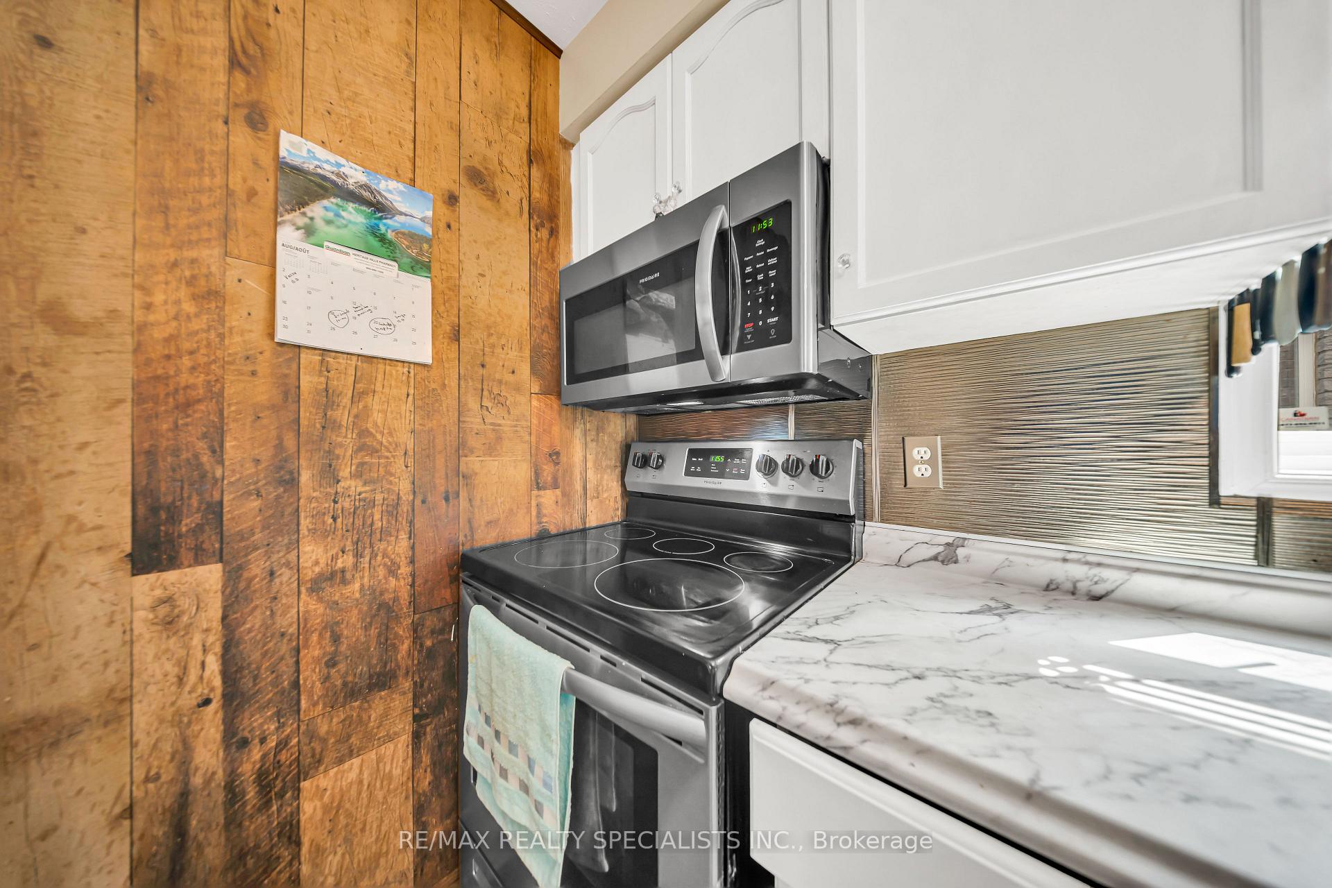 Photo 13 of 17 Buckthorn Crescent W, Guelph, Grange Road — HOMEH