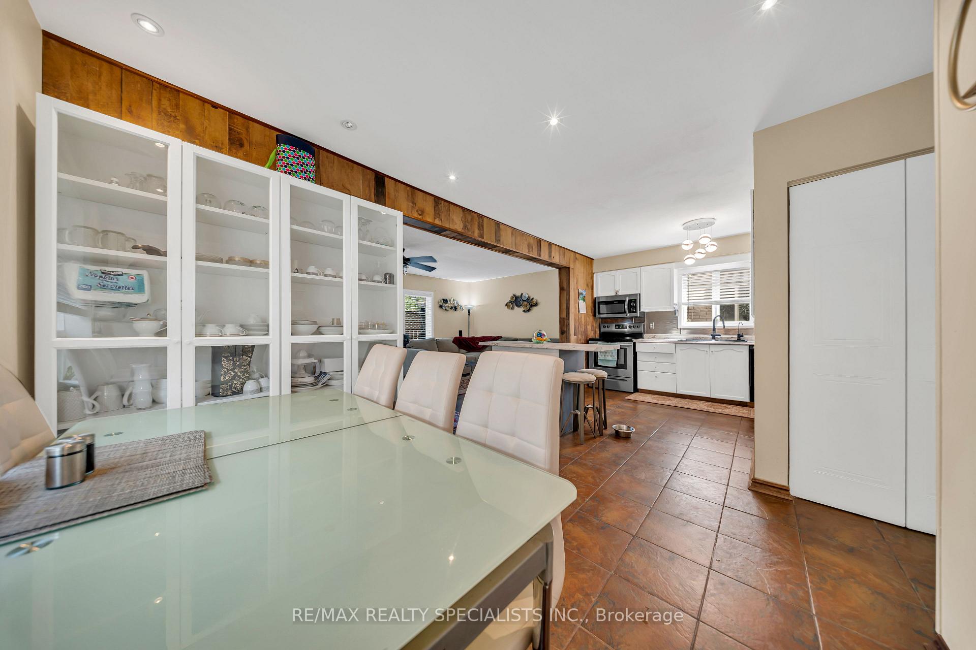 Photo 16 of 17 Buckthorn Crescent W, Guelph, Grange Road — HOMEH