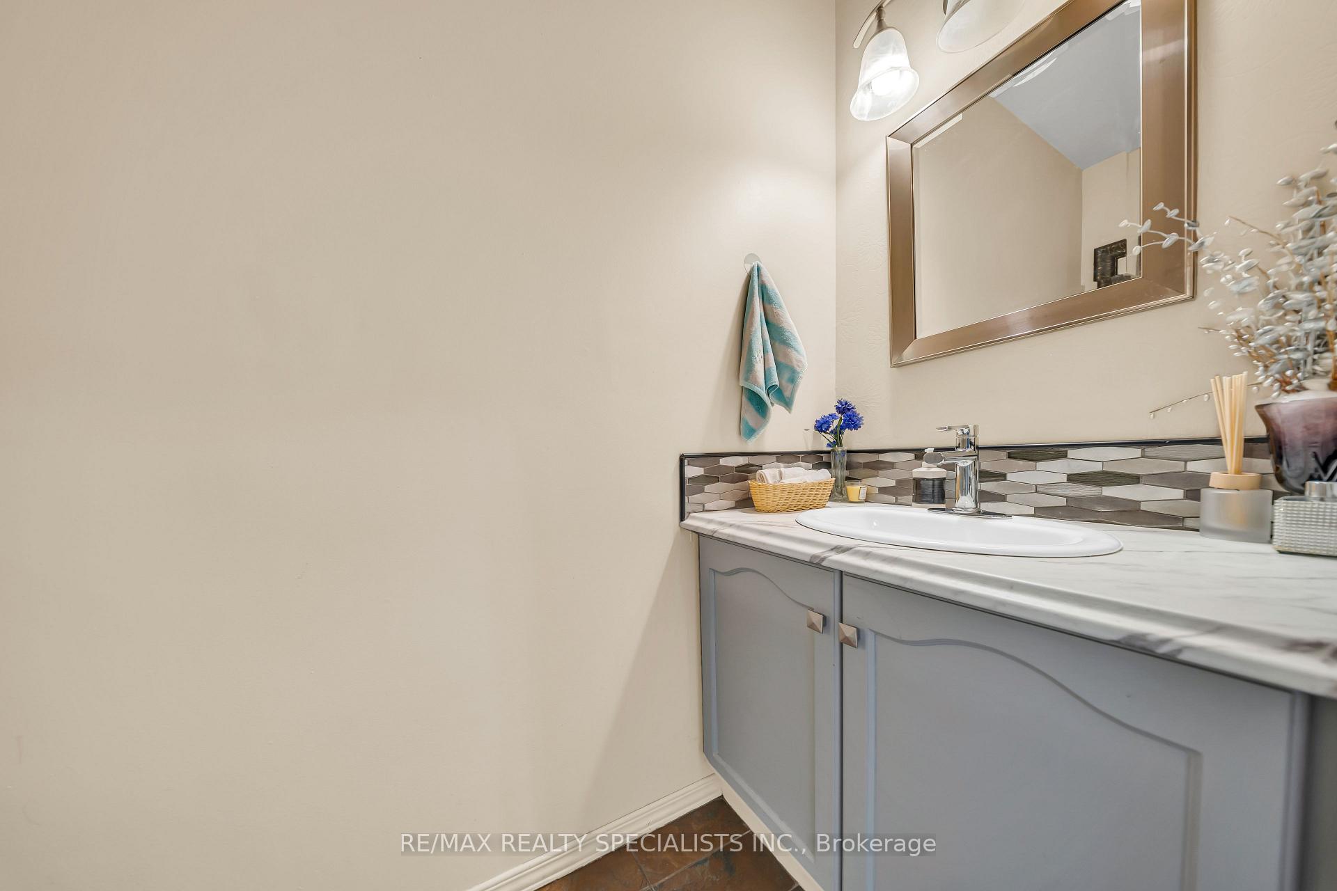 Photo 17 of 17 Buckthorn Crescent W, Guelph, Grange Road — HOMEH