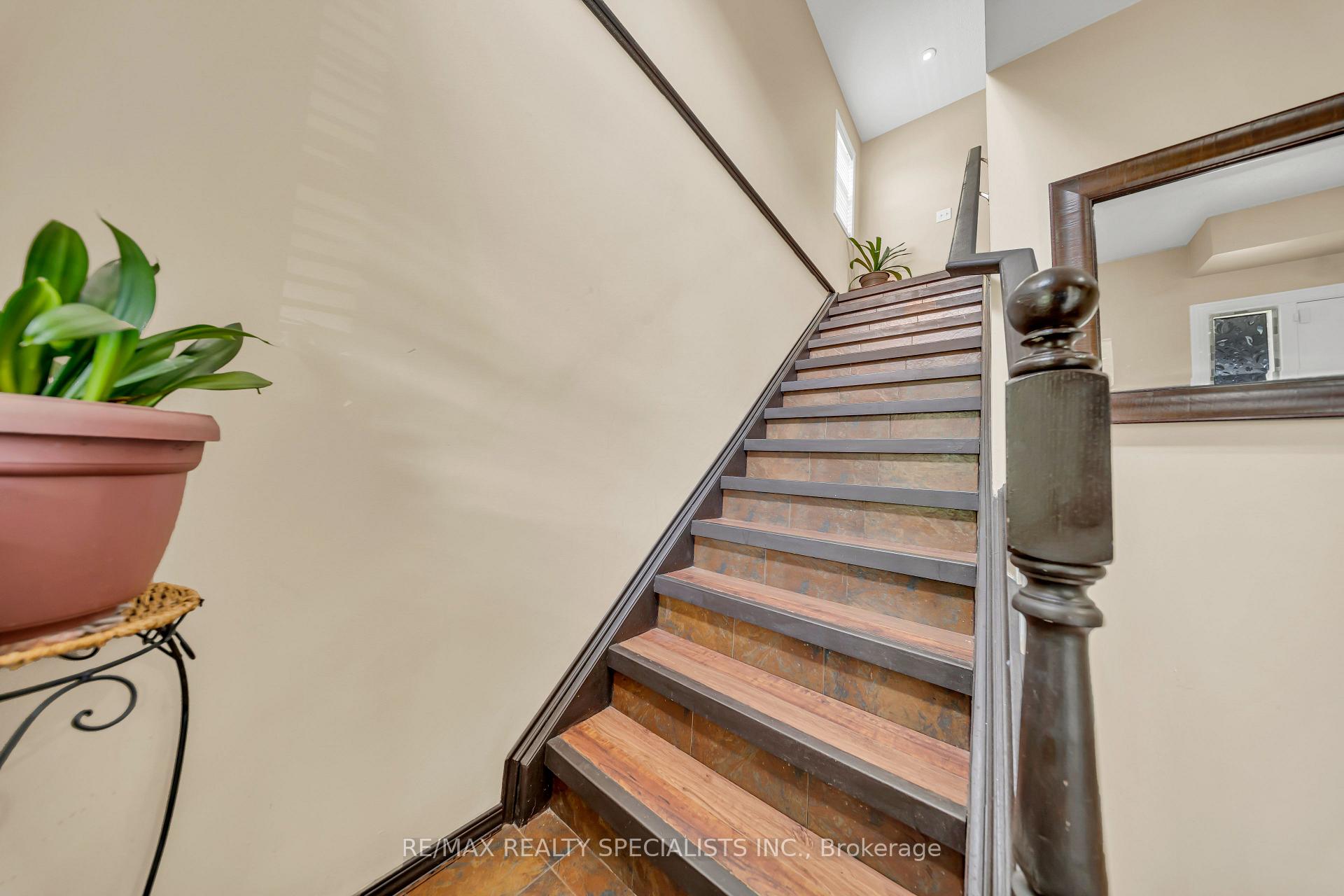 Photo 19 of 17 Buckthorn Crescent W, Guelph, Grange Road — HOMEH