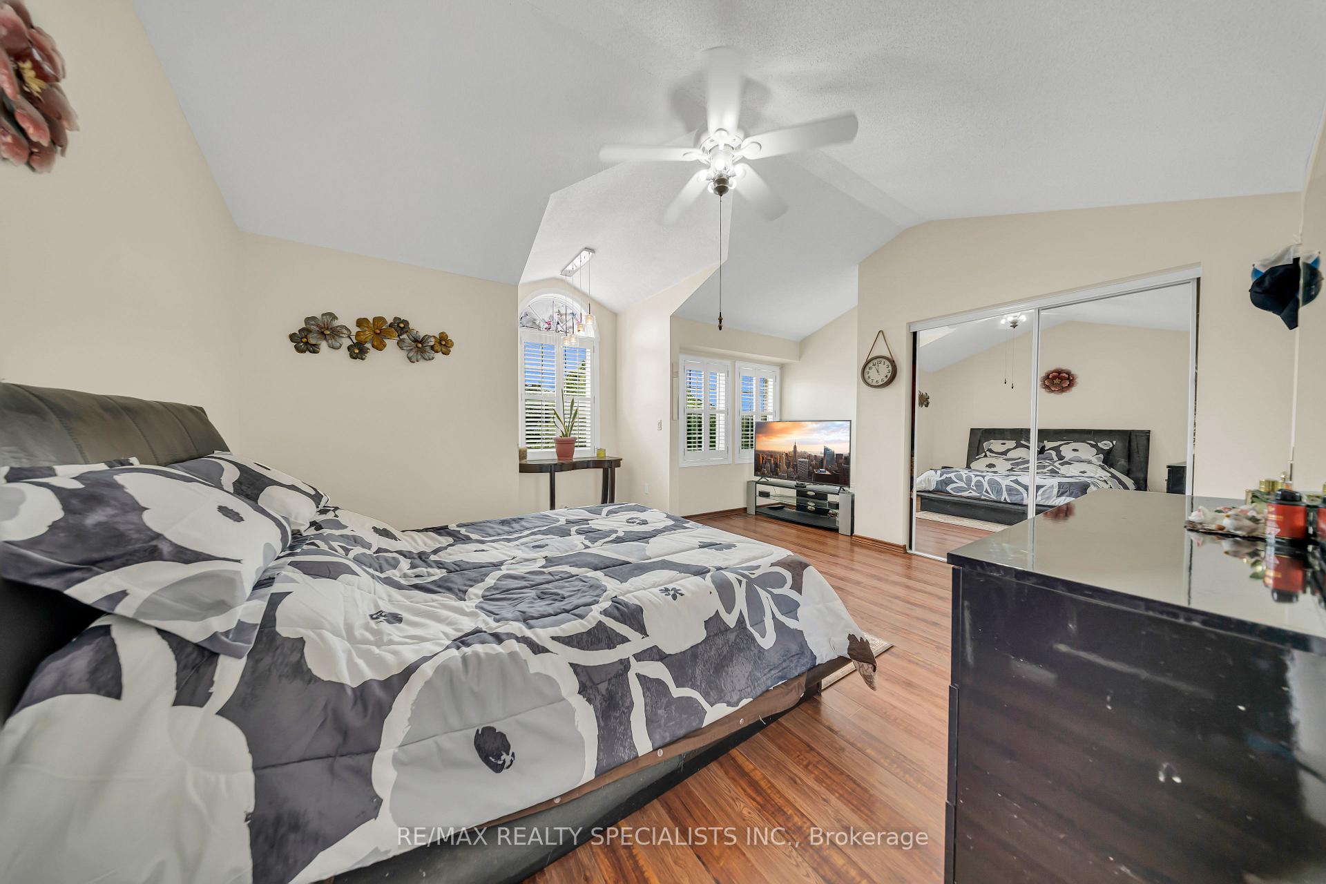 Photo 23 of 17 Buckthorn Crescent W, Guelph, Grange Road — HOMEH