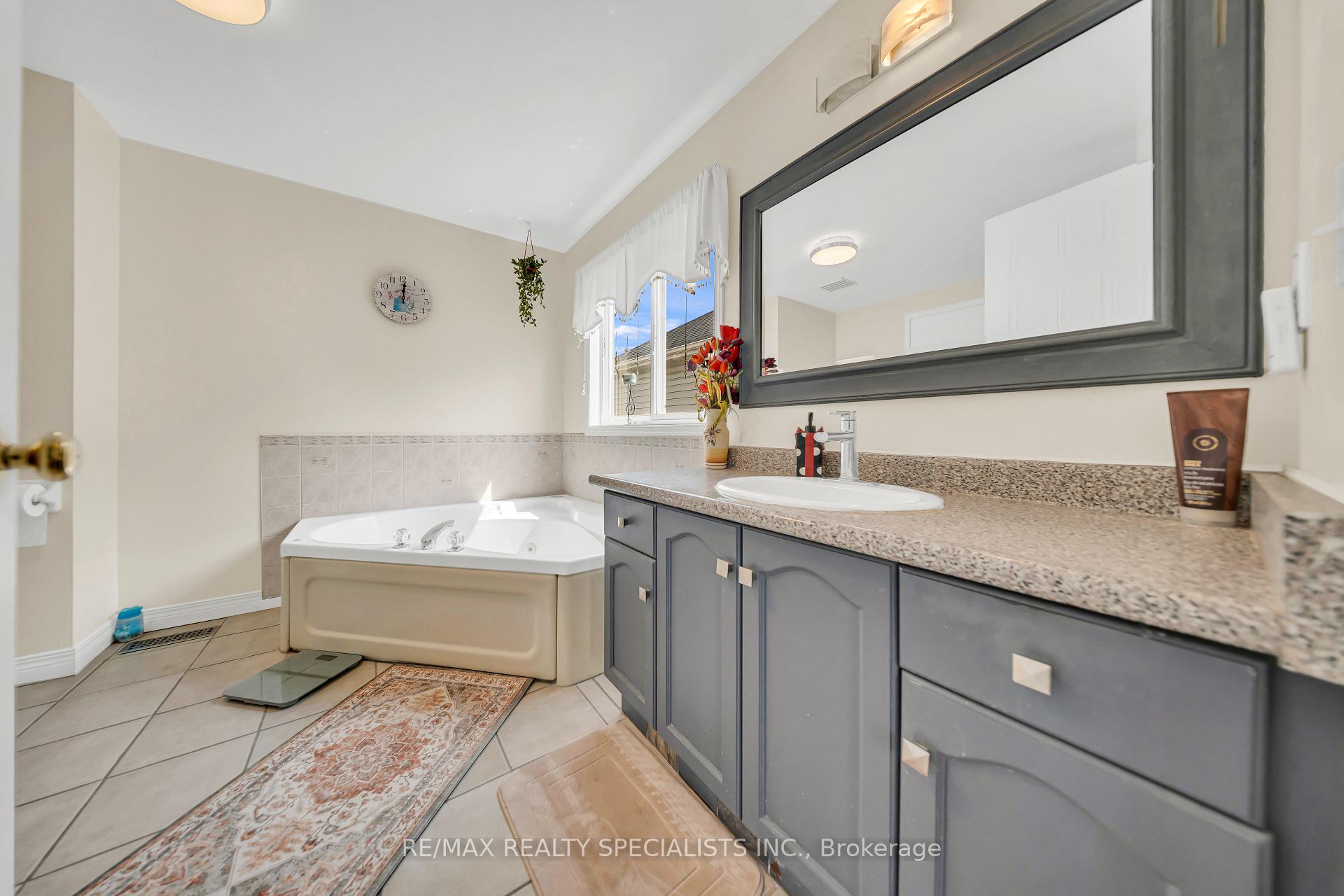 Photo 24 of 17 Buckthorn Crescent W, Guelph, Grange Road — HOMEH