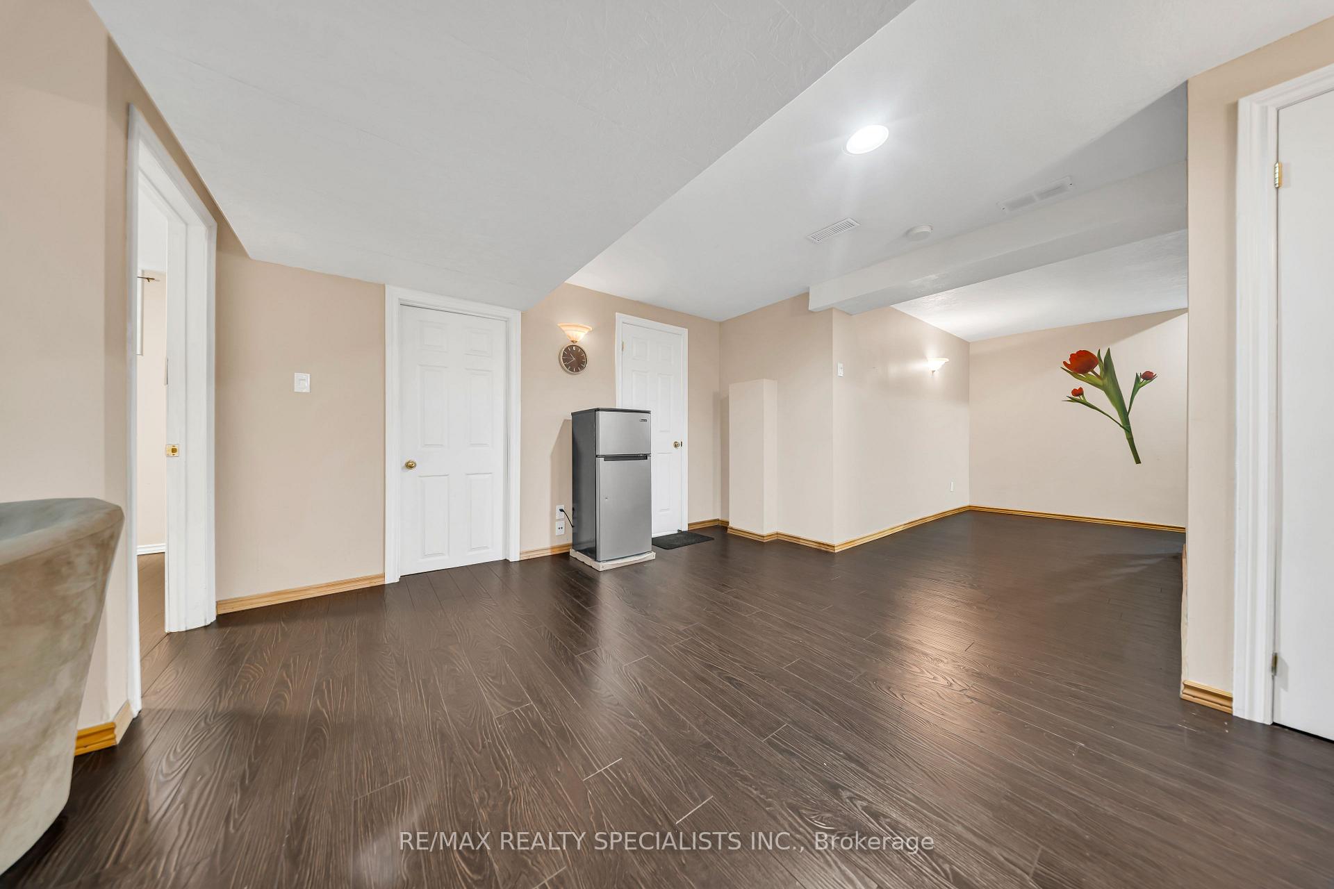 Photo 34 of 17 Buckthorn Crescent W, Guelph, Grange Road — HOMEH