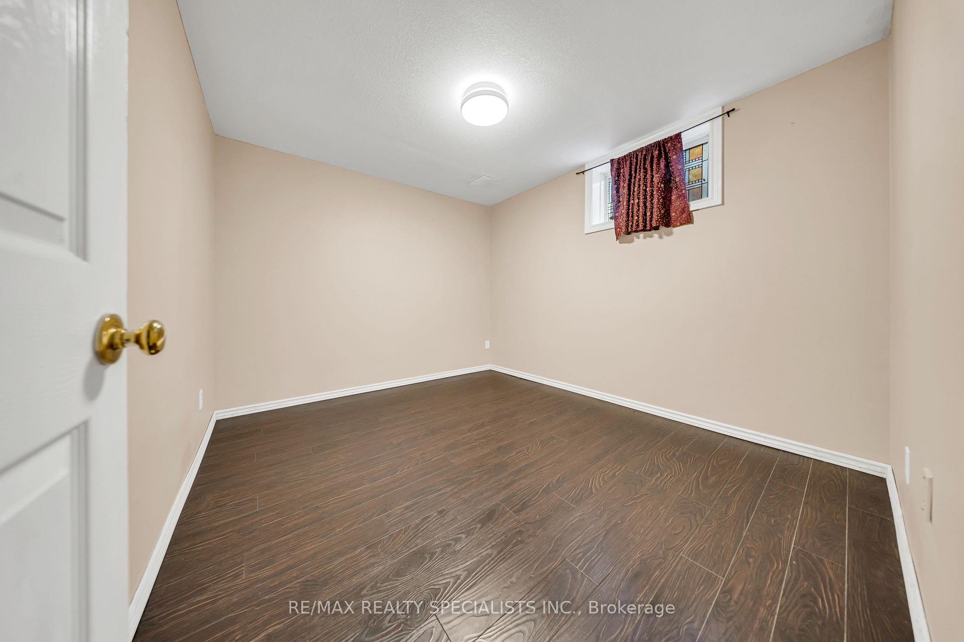 Photo 35 of 17 Buckthorn Crescent W, Guelph, Grange Road — HOMEH