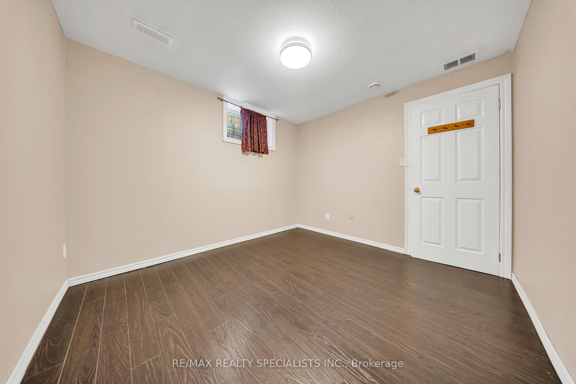Photo 36 of 17 Buckthorn Crescent W, Guelph, Grange Road — HOMEH