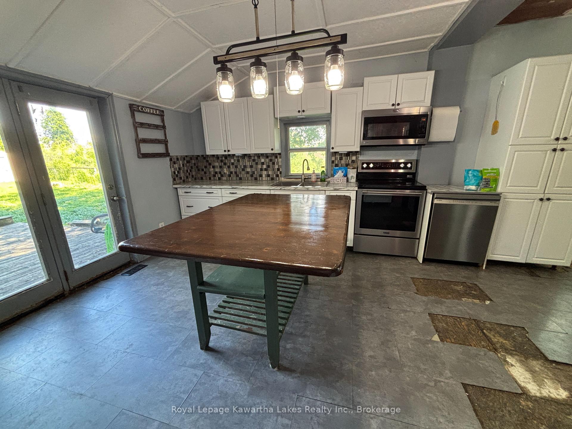 Photo 10 of 80 Albert Street S, Kawartha Lakes, Lindsay — HOMEH