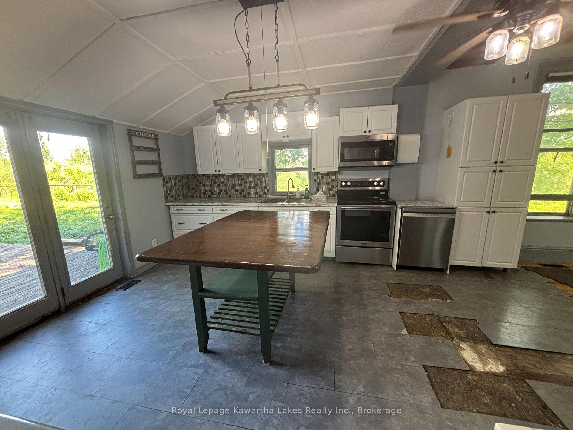 Photo 11 of 80 Albert Street S, Kawartha Lakes, Lindsay — HOMEH