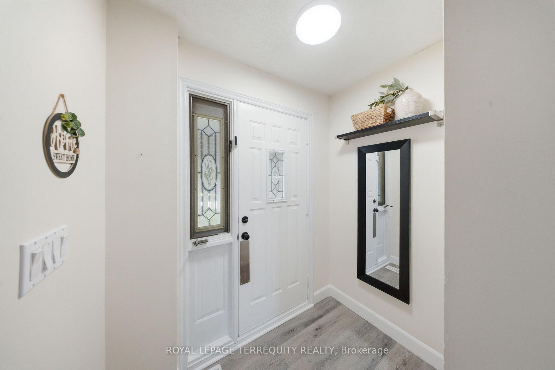 Photo 5 of 362 Durham Court, Oshawa, Vanier — HOMEH