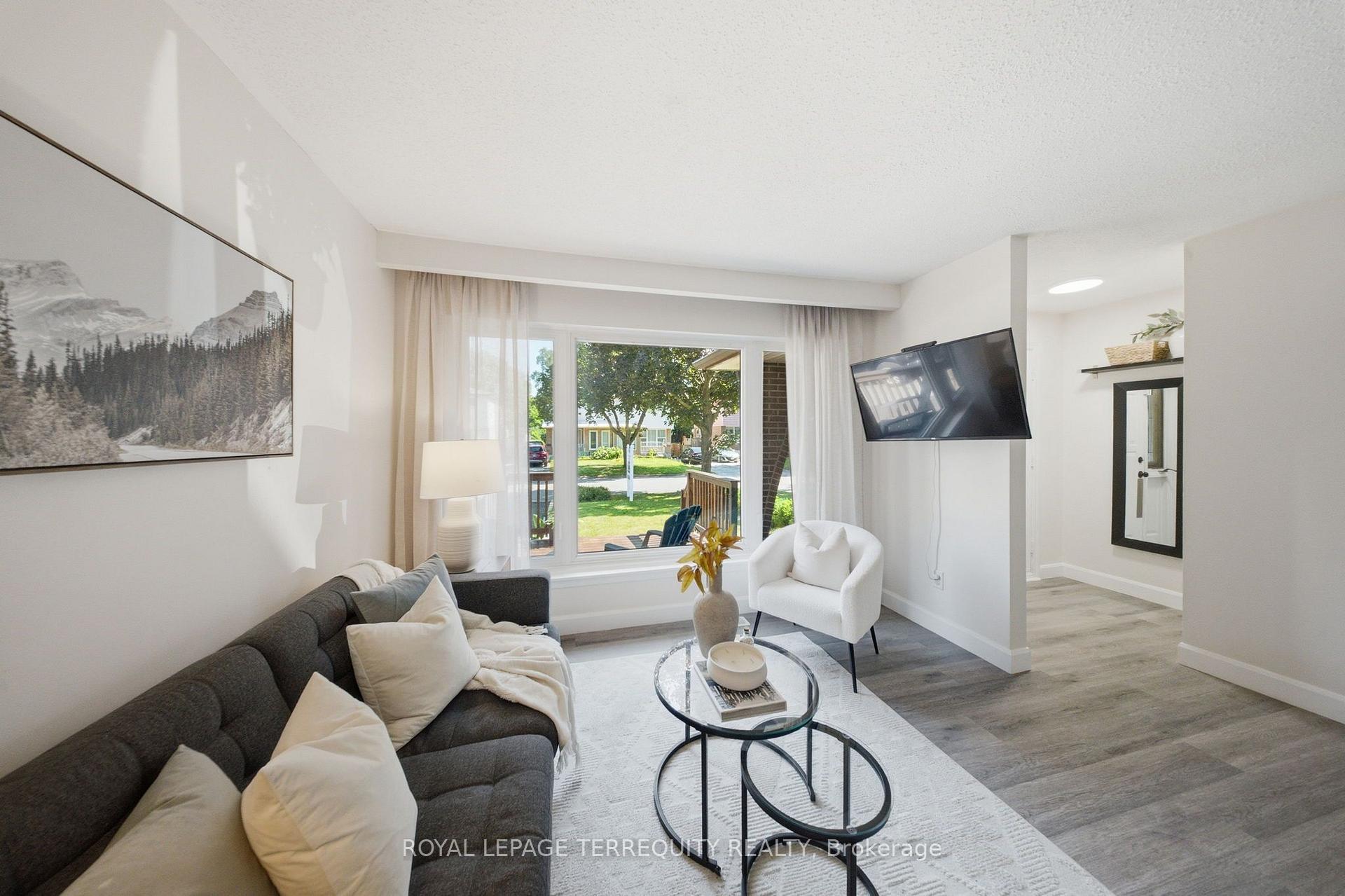 Photo 6 of 362 Durham Court, Oshawa, Vanier — HOMEH