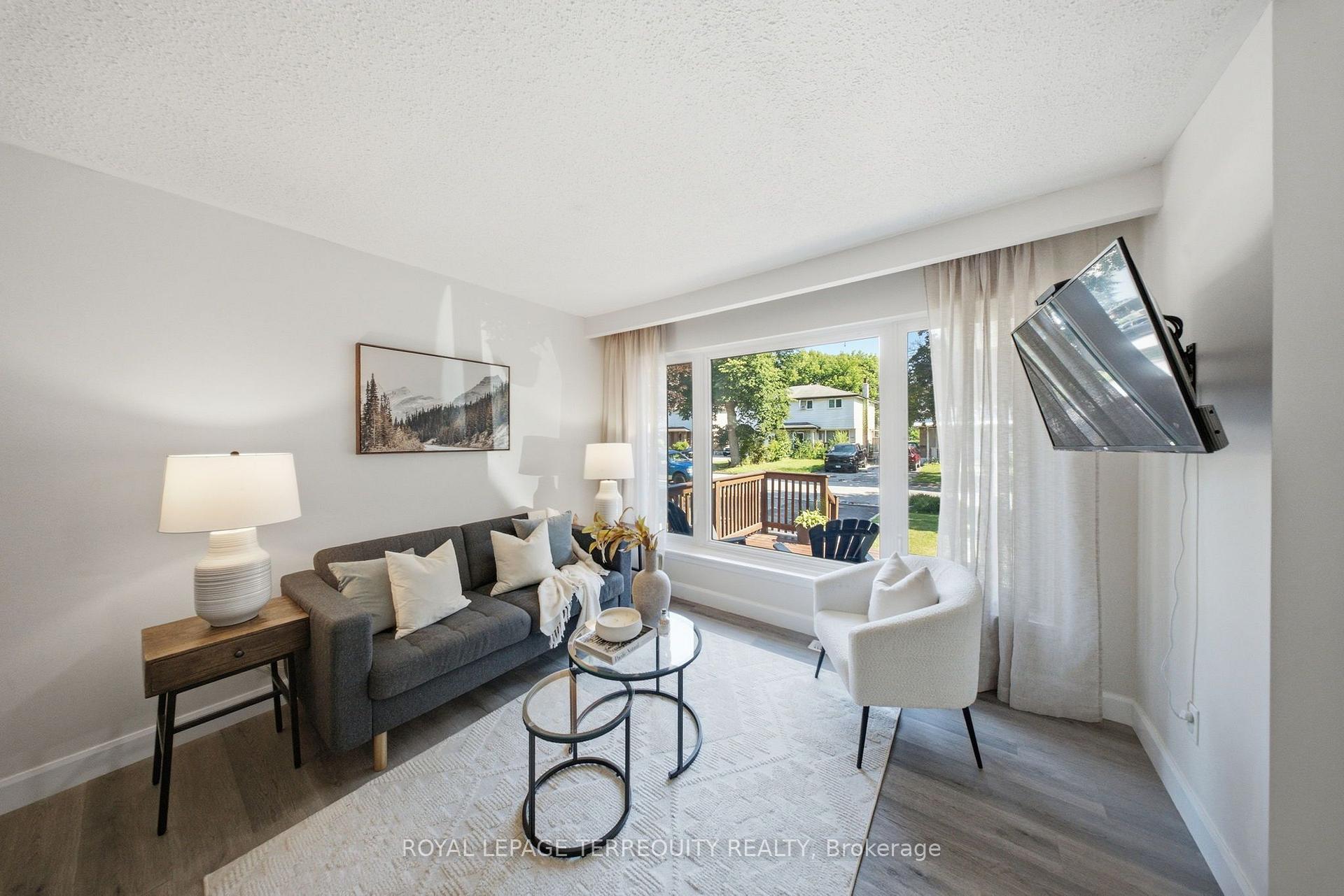 Photo 8 of 362 Durham Court, Oshawa, Vanier — HOMEH