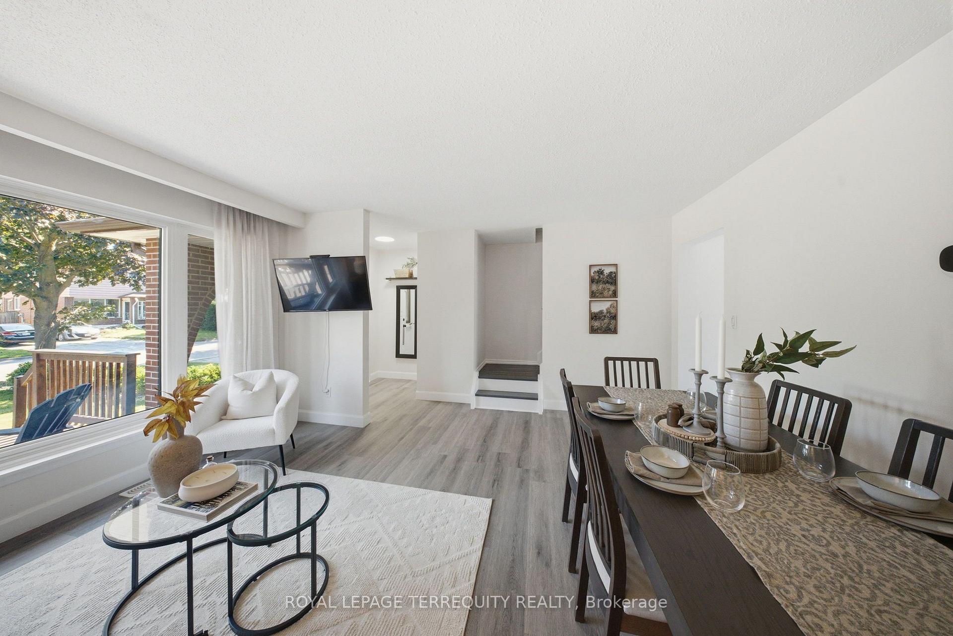 Photo 9 of 362 Durham Court, Oshawa, Vanier — HOMEH