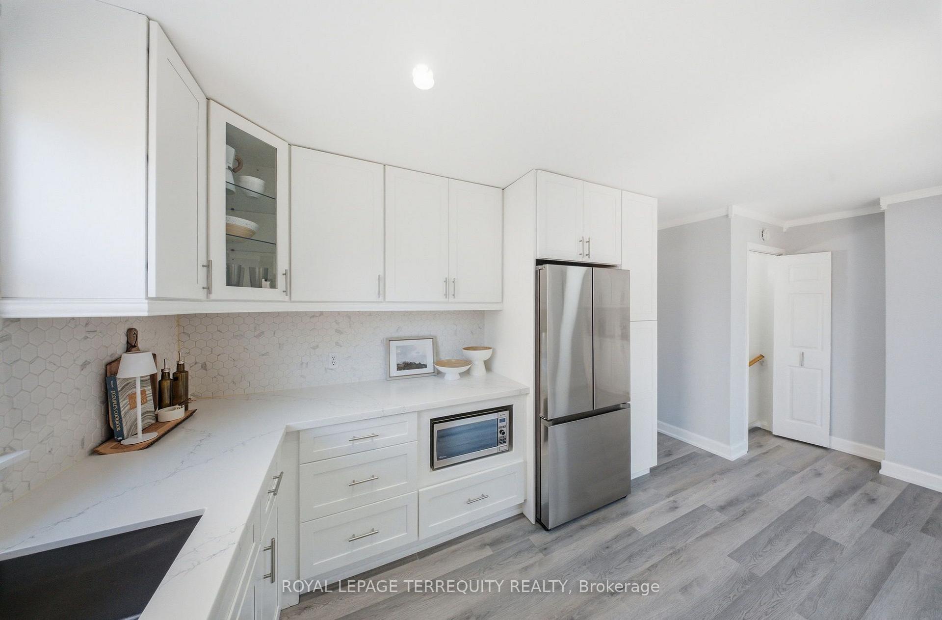 Photo 13 of 362 Durham Court, Oshawa, Vanier — HOMEH