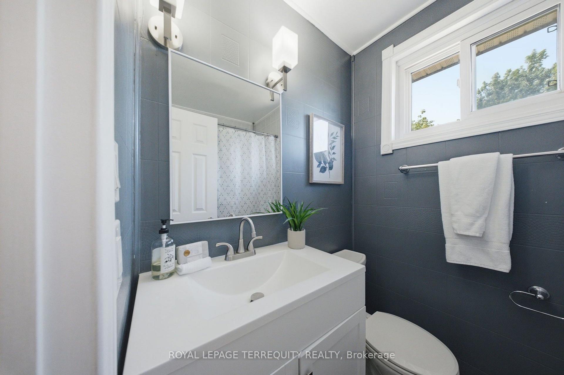 Photo 17 of 362 Durham Court, Oshawa, Vanier — HOMEH