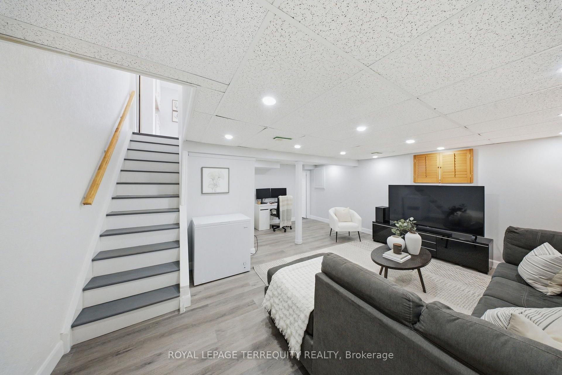 Photo 24 of 362 Durham Court, Oshawa, Vanier — HOMEH