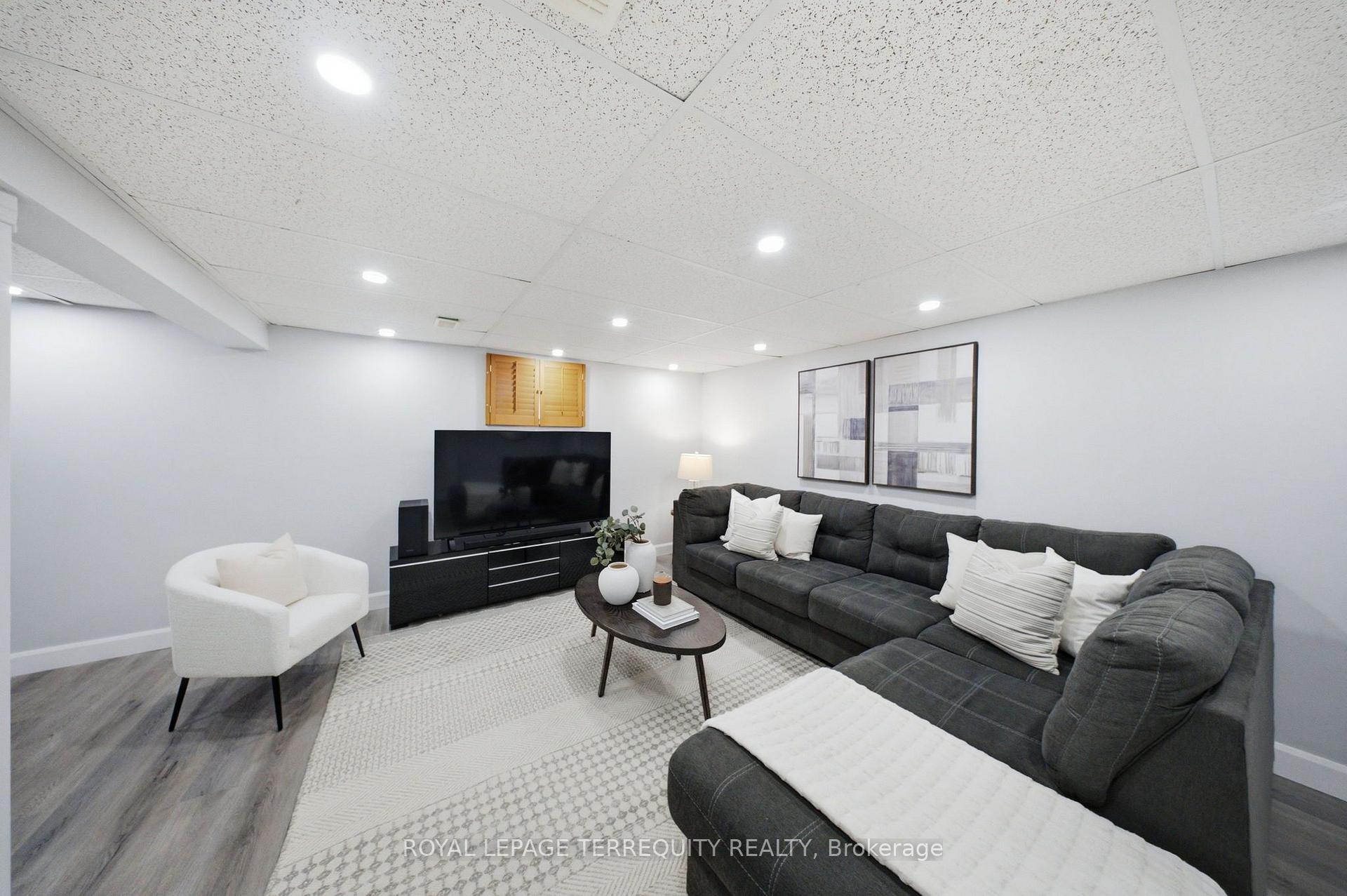 Photo 25 of 362 Durham Court, Oshawa, Vanier — HOMEH