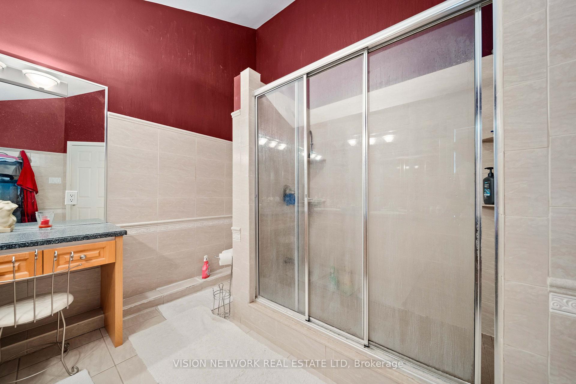 Photo 19 of 543 Upper Queens Street, London, South P — HOMEH