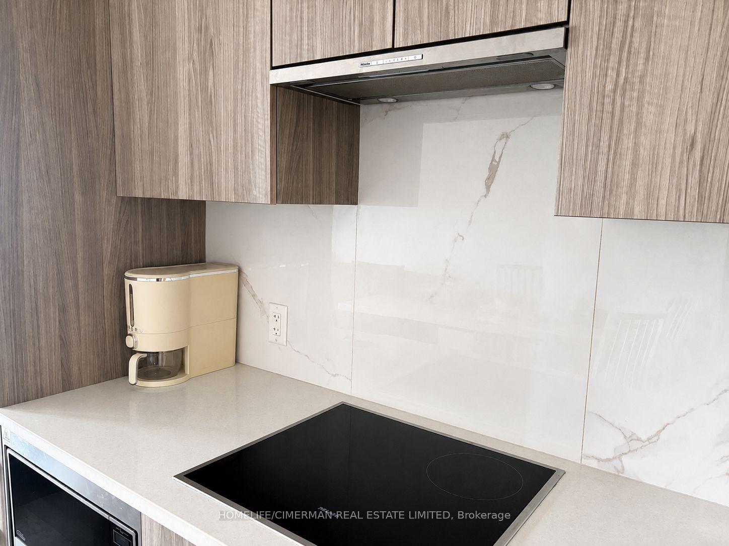 Photo 3 of Unit 905, 27 McMahon Drive, North York, Bayview Village — HOMEH