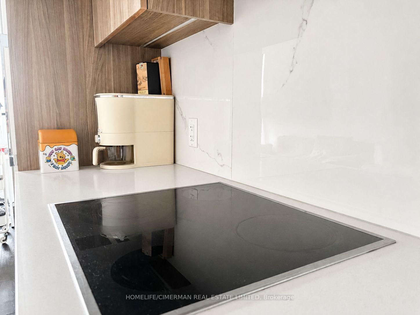 Photo 4 of Unit 905, 27 McMahon Drive, North York, Bayview Village — HOMEH