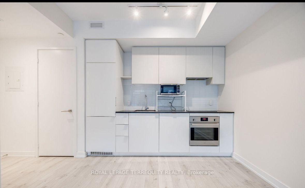 Photo 2 of Unit 330, 161 Roehampton Avenue, Toronto, Mount Pleasant West — HOMEH