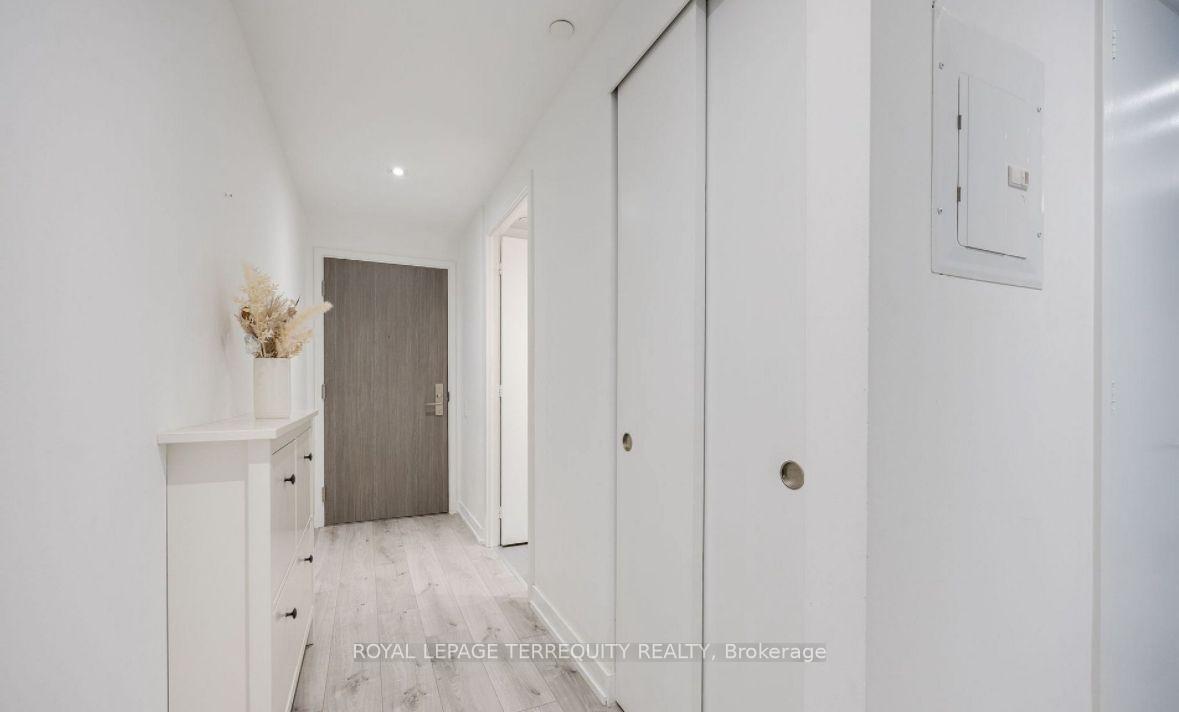 Photo 4 of Unit 330, 161 Roehampton Avenue, Toronto, Mount Pleasant West — HOMEH