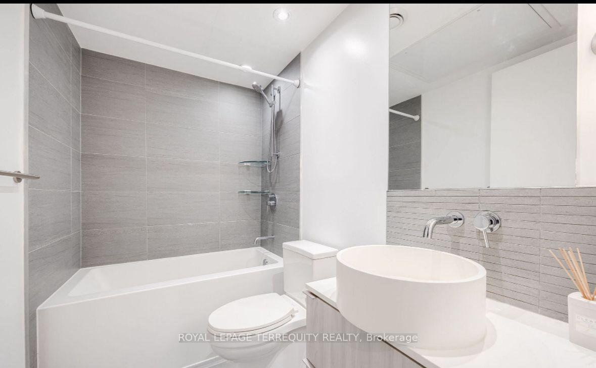 Photo 6 of Unit 330, 161 Roehampton Avenue, Toronto, Mount Pleasant West — HOMEH