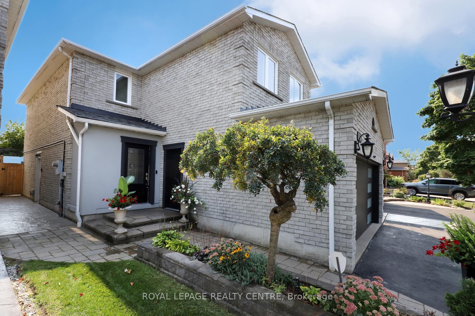 Photo 3 of 598 Pilcom Court, Mississauga, Fairview — HOMEH