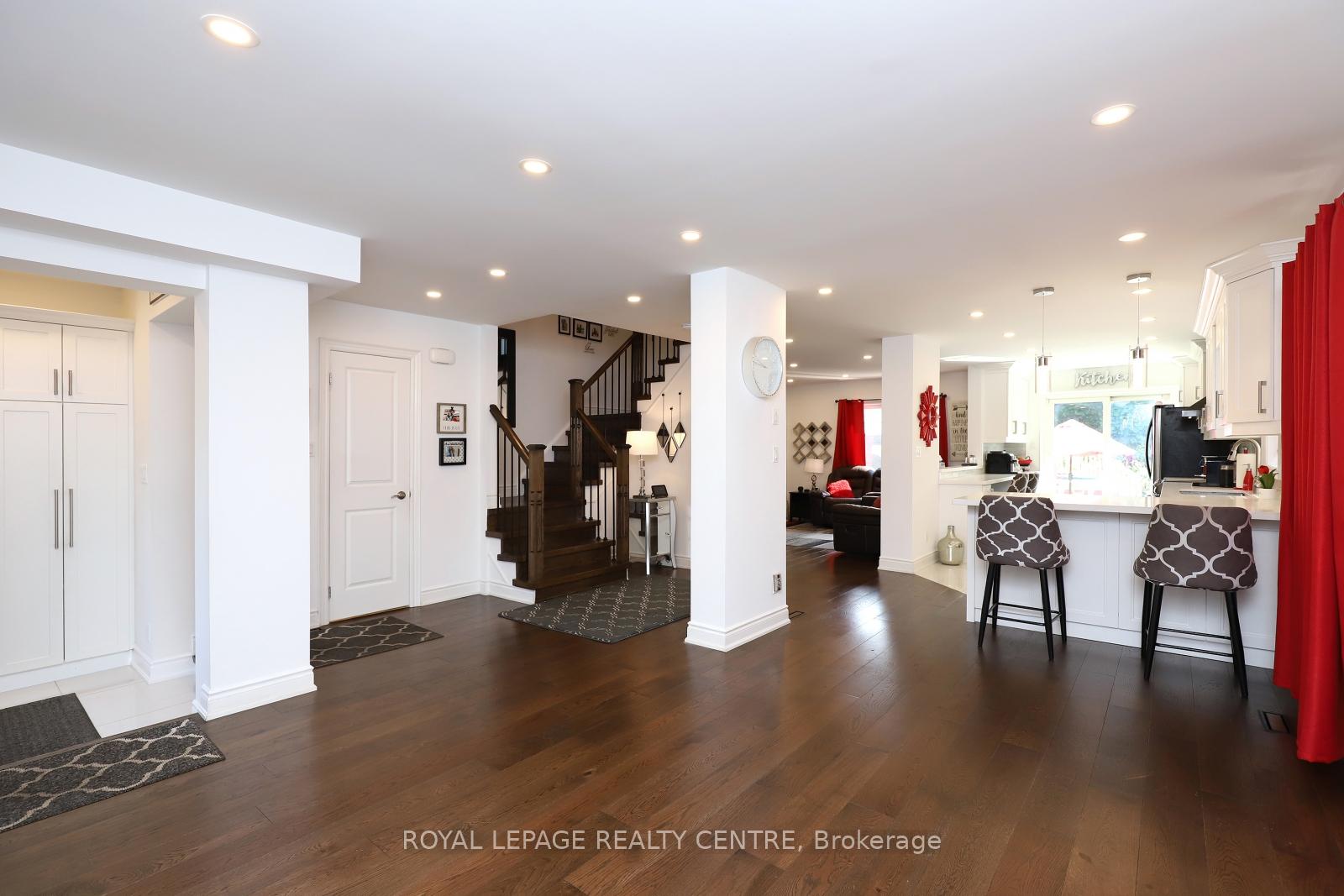 Photo 7 of 598 Pilcom Court, Mississauga, Fairview — HOMEH