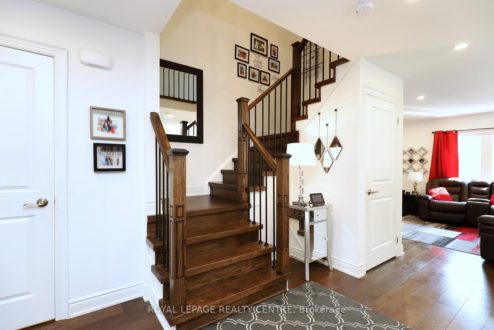 Photo 8 of 598 Pilcom Court, Mississauga, Fairview — HOMEH
