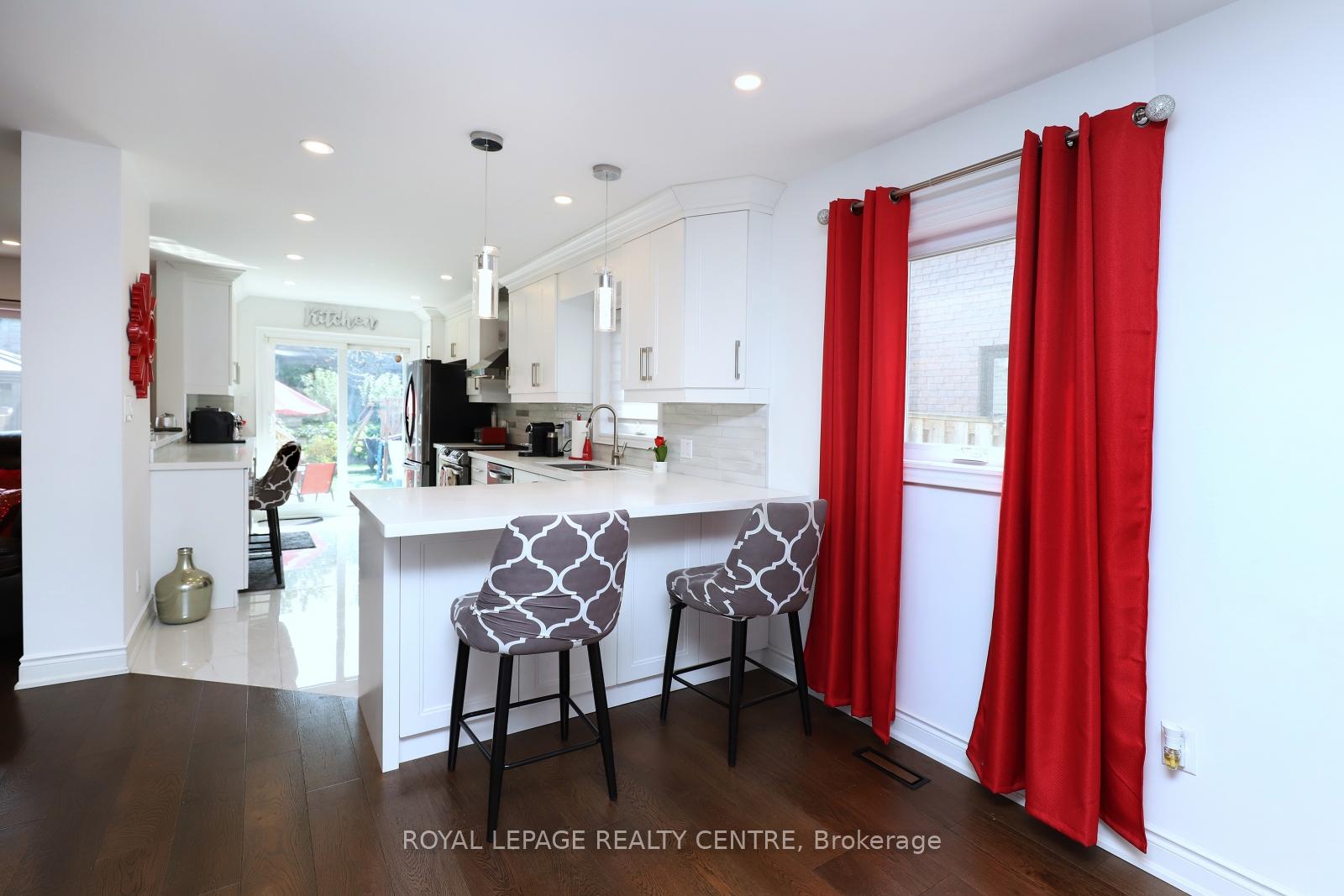 Photo 9 of 598 Pilcom Court, Mississauga, Fairview — HOMEH