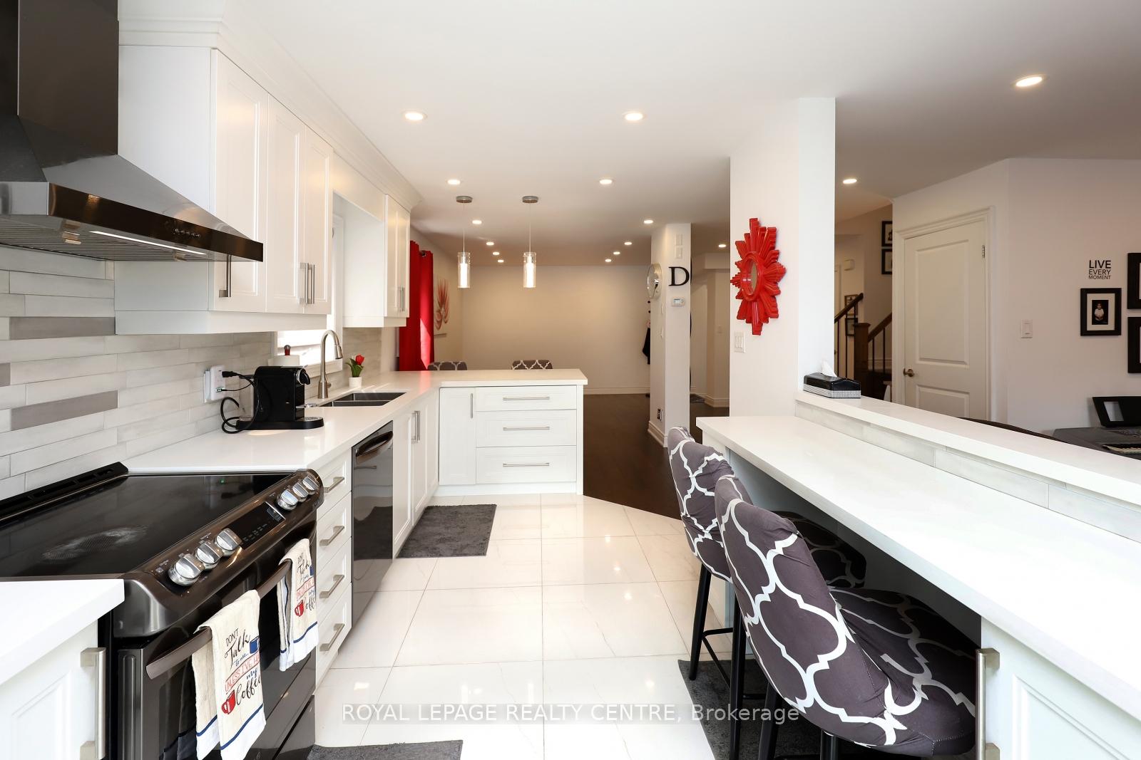 Photo 12 of 598 Pilcom Court, Mississauga, Fairview — HOMEH