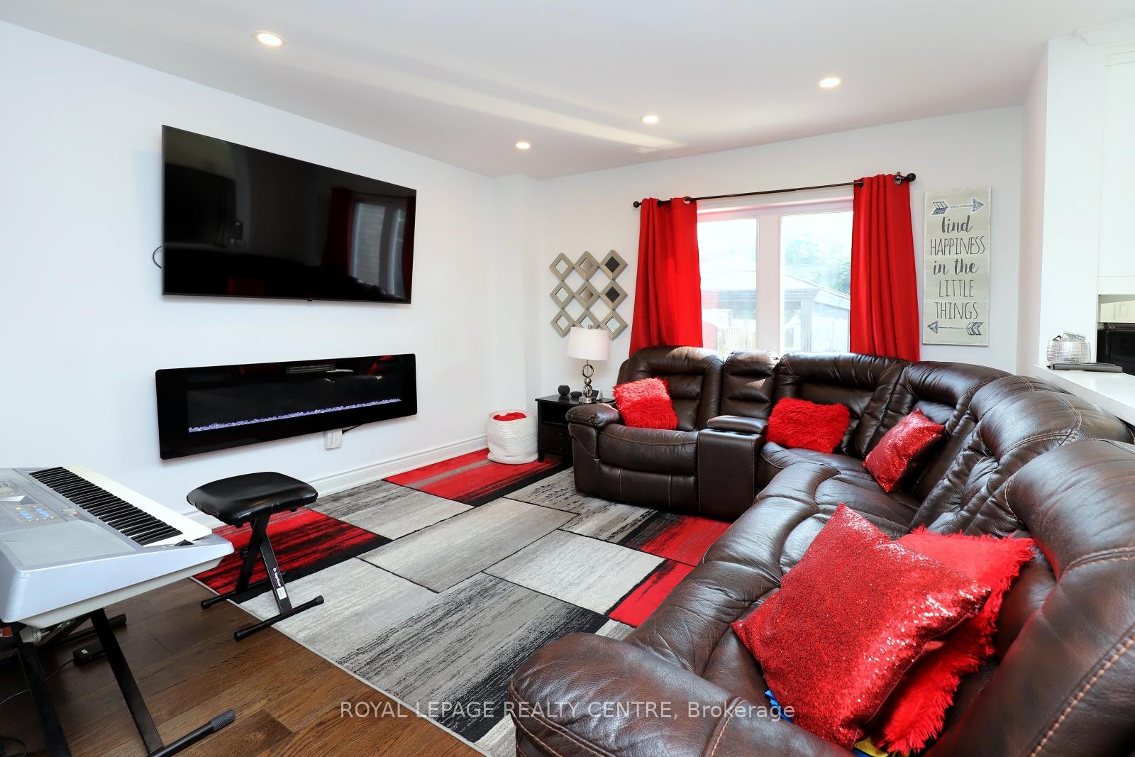 Photo 13 of 598 Pilcom Court, Mississauga, Fairview — HOMEH