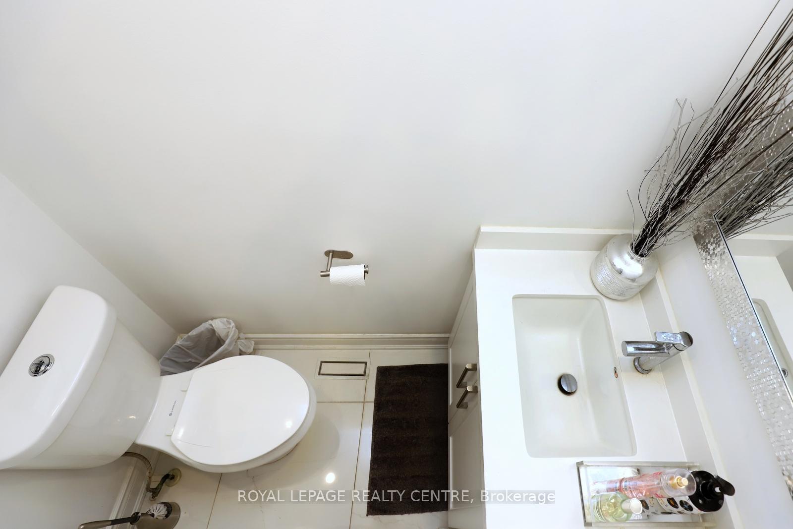 Photo 15 of 598 Pilcom Court, Mississauga, Fairview — HOMEH