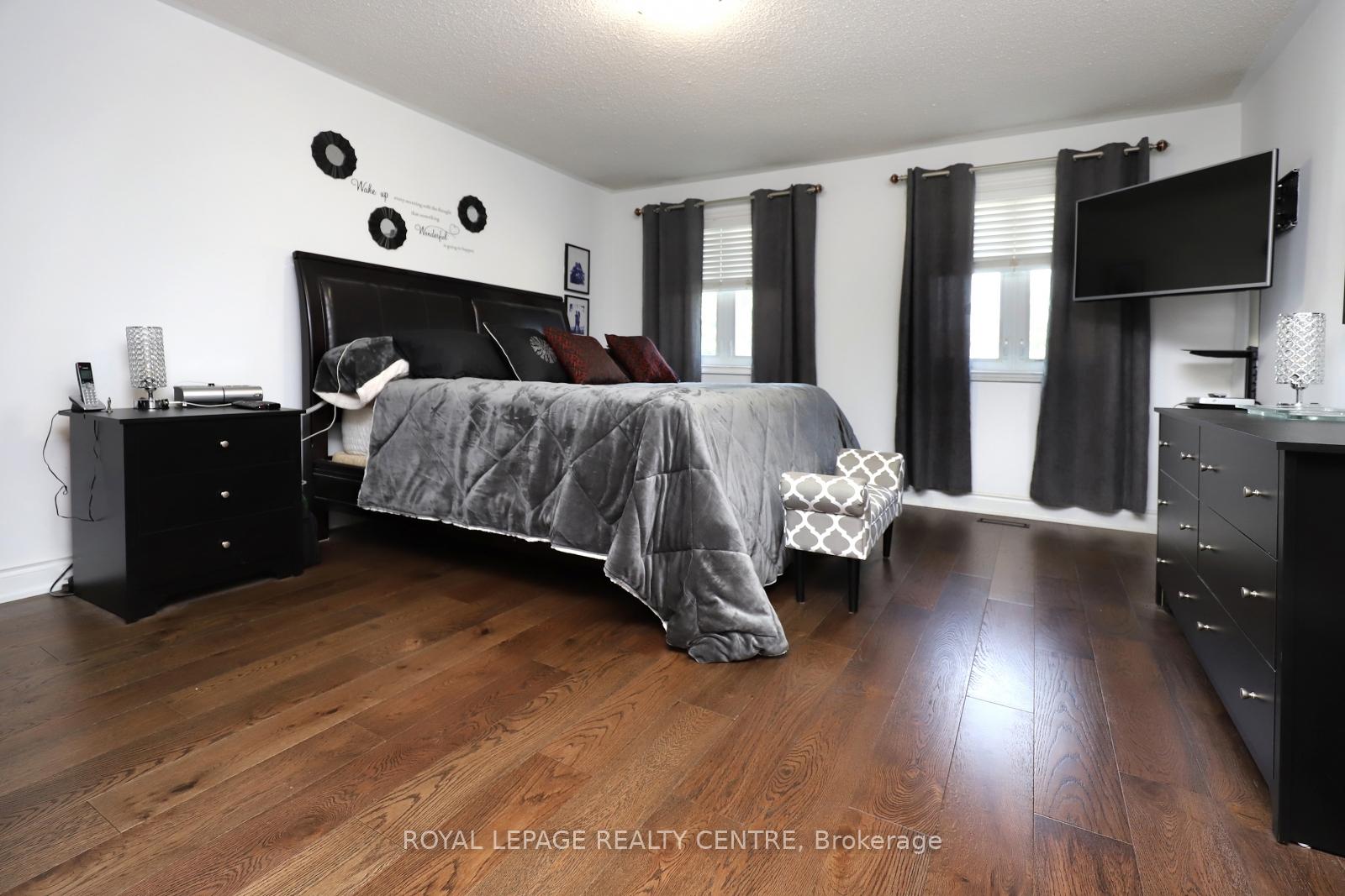 Photo 18 of 598 Pilcom Court, Mississauga, Fairview — HOMEH