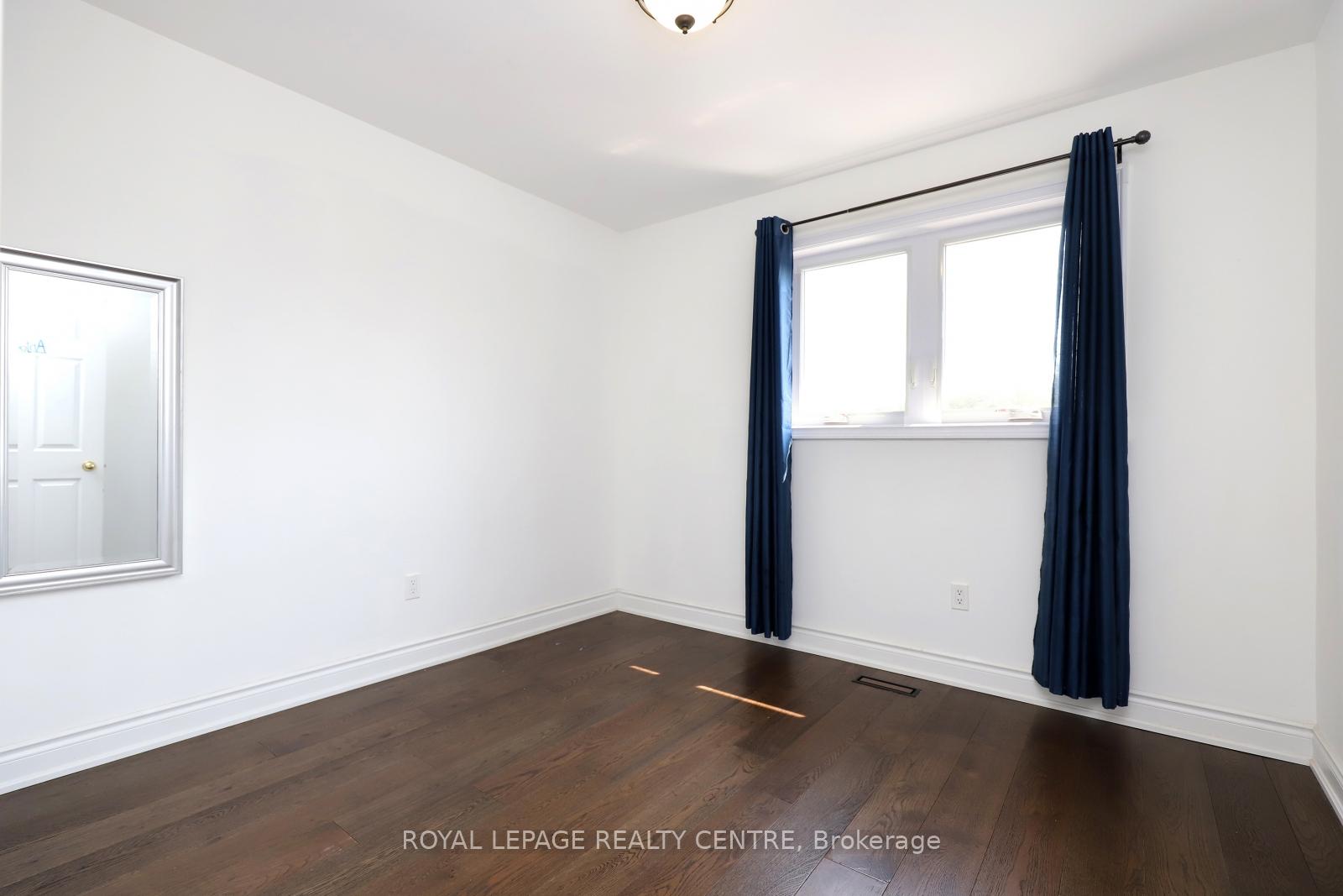 Photo 25 of 598 Pilcom Court, Mississauga, Fairview — HOMEH