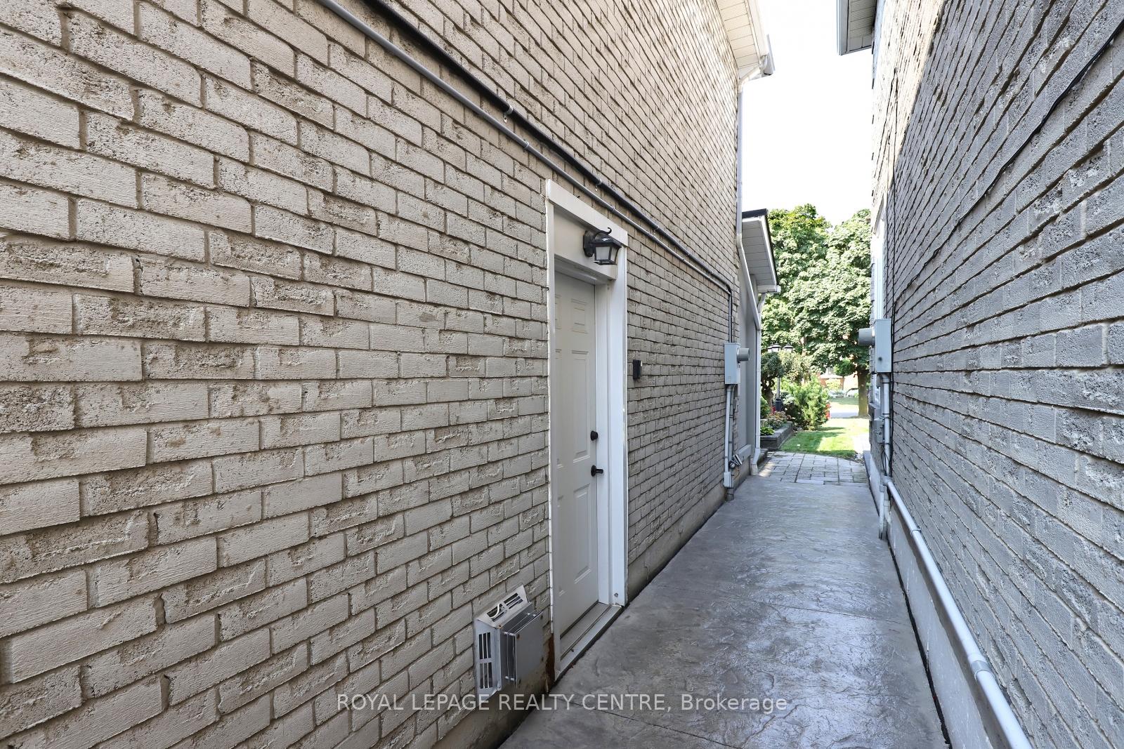 Photo 34 of 598 Pilcom Court, Mississauga, Fairview — HOMEH