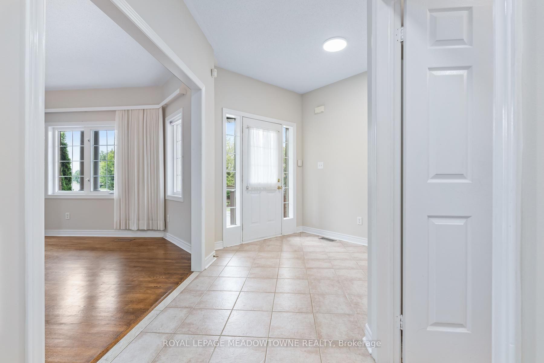 Photo 3 of 10 Orchard Park Gate, Brampton, Sandringham-Wellington — HOMEH