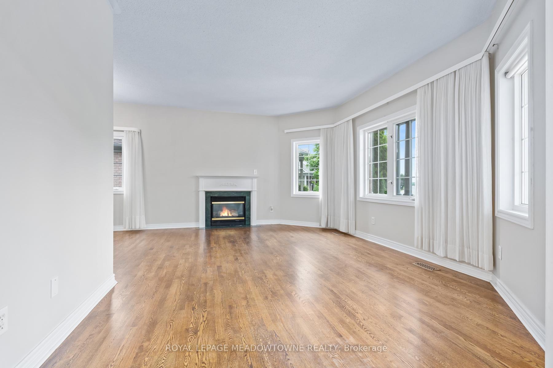 Photo 6 of 10 Orchard Park Gate, Brampton, Sandringham-Wellington — HOMEH