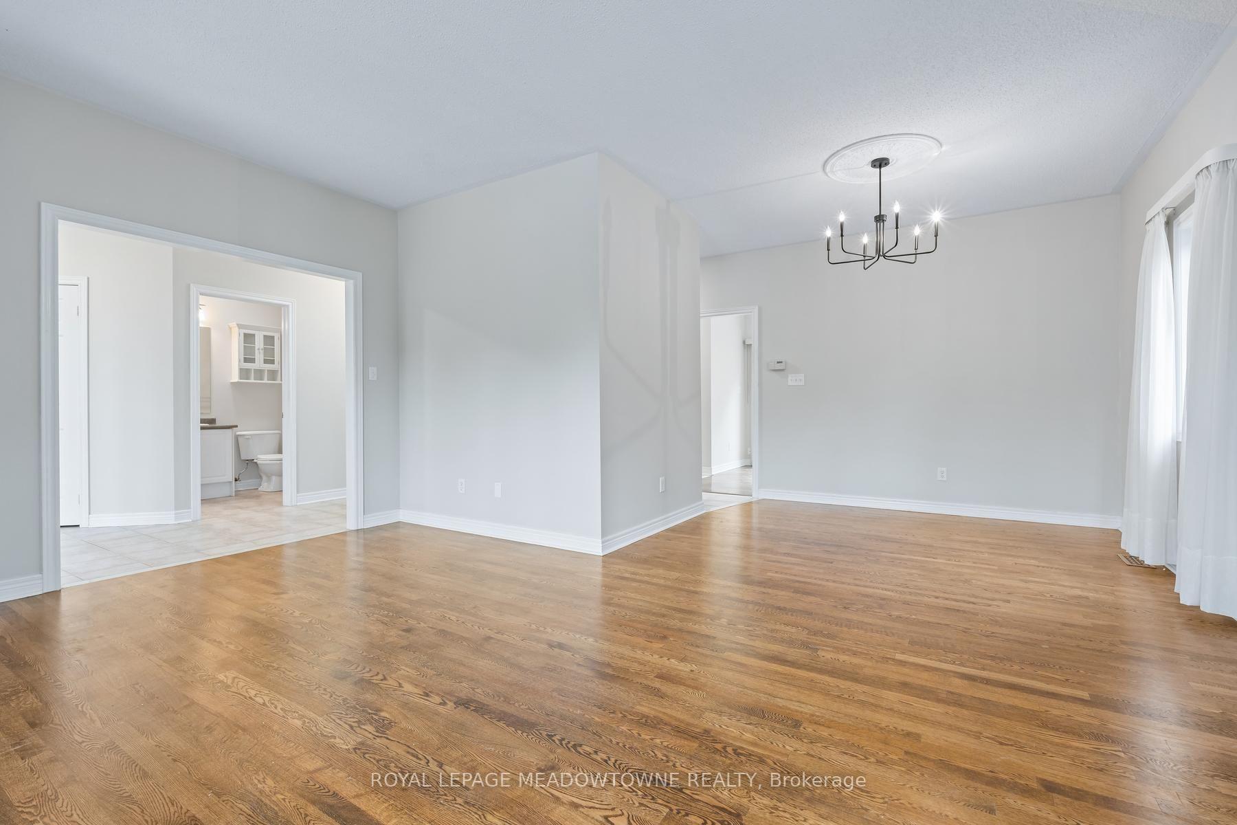 Photo 9 of 10 Orchard Park Gate, Brampton, Sandringham-Wellington — HOMEH