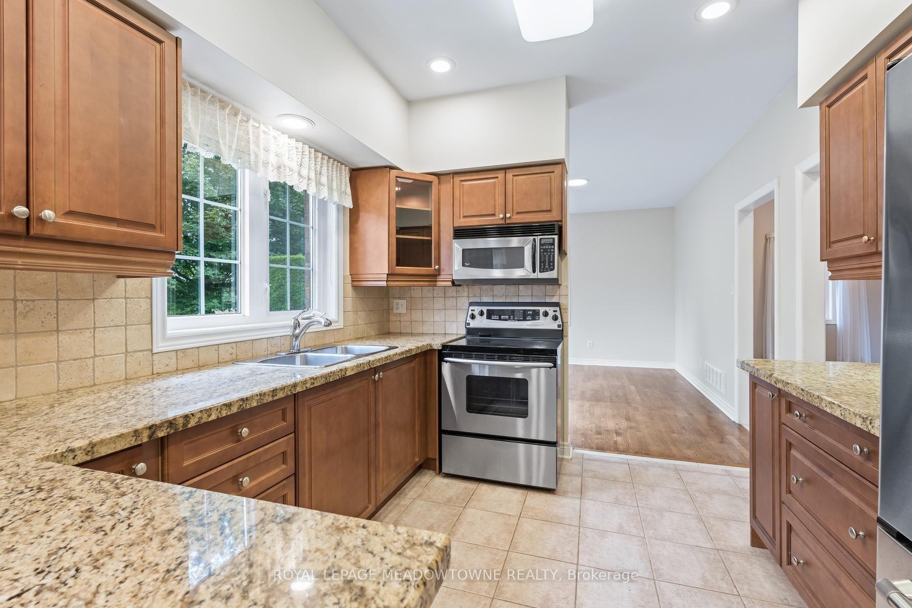 Photo 17 of 10 Orchard Park Gate, Brampton, Sandringham-Wellington — HOMEH