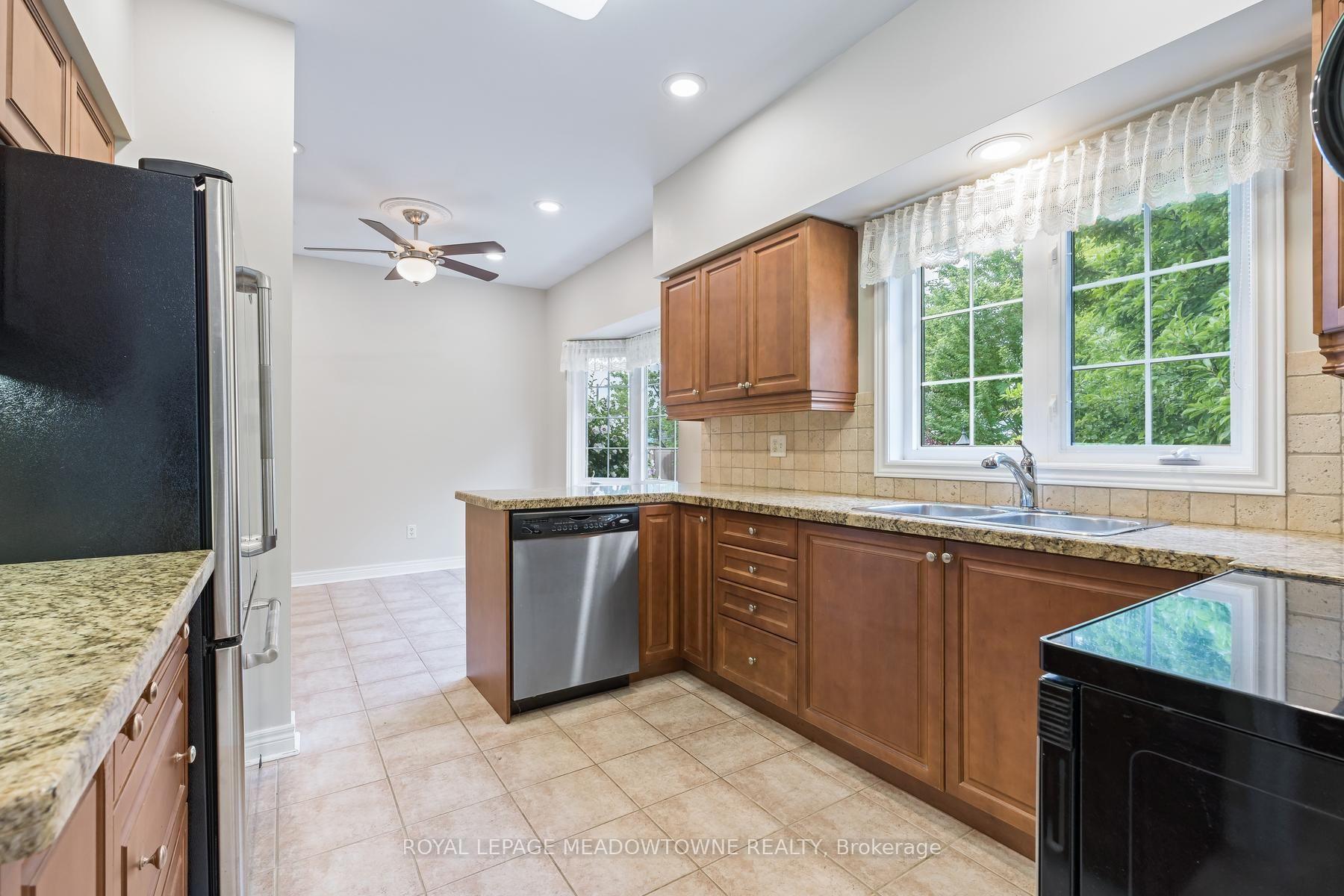 Photo 18 of 10 Orchard Park Gate, Brampton, Sandringham-Wellington — HOMEH