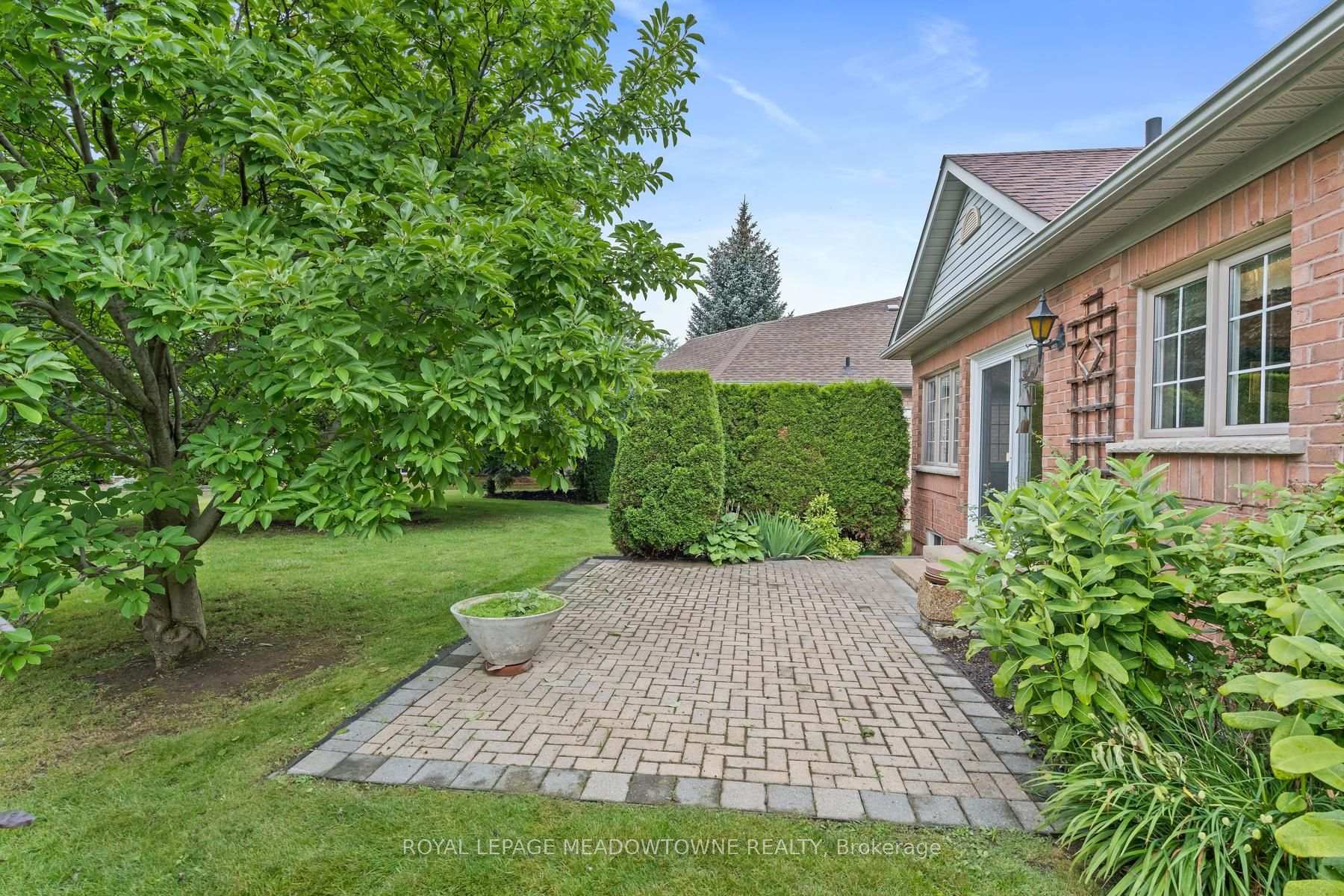 Photo 32 of 10 Orchard Park Gate, Brampton, Sandringham-Wellington — HOMEH