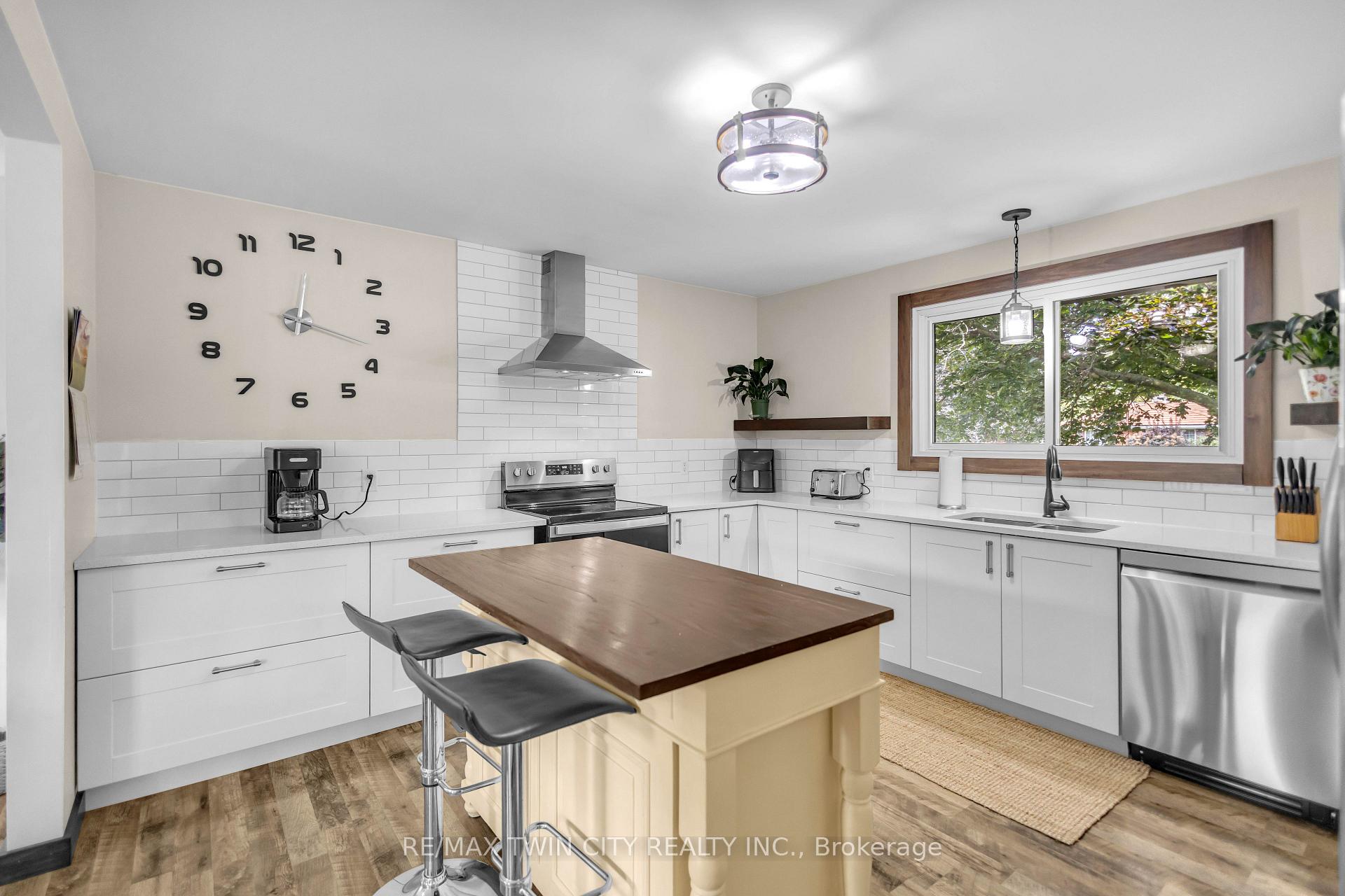 Photo 5 of 60 Brown Avenue, Brant, Burford — HOMEH