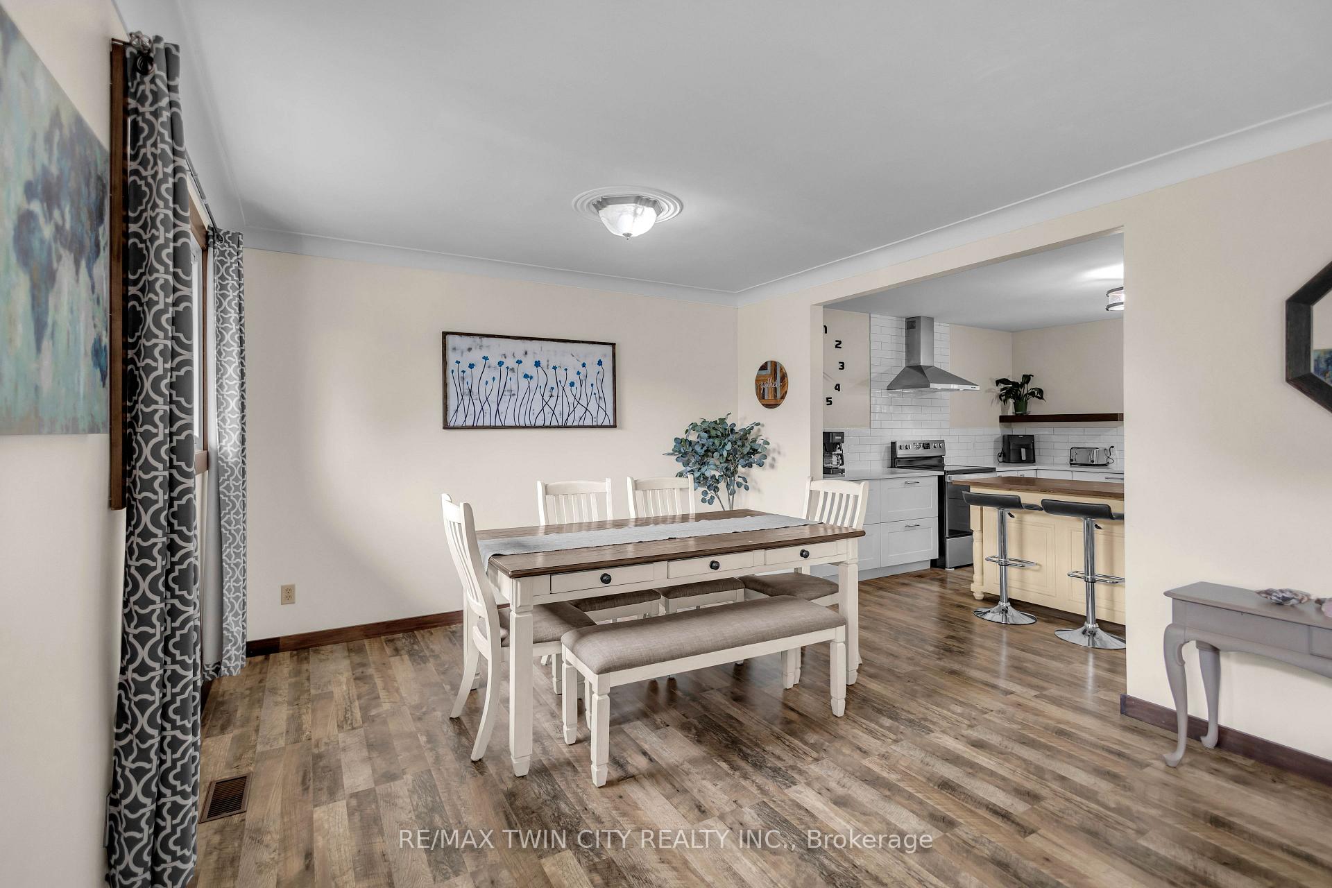Photo 11 of 60 Brown Avenue, Brant, Burford — HOMEH