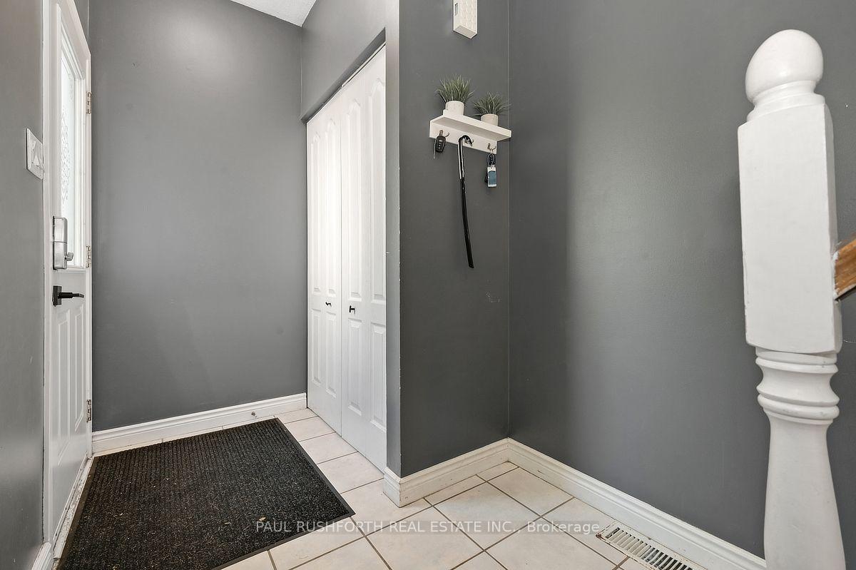 Photo 3 of Unit D, 5 Sonnet Crescent, Ottawa, Westcliffe Estates — HOMEH